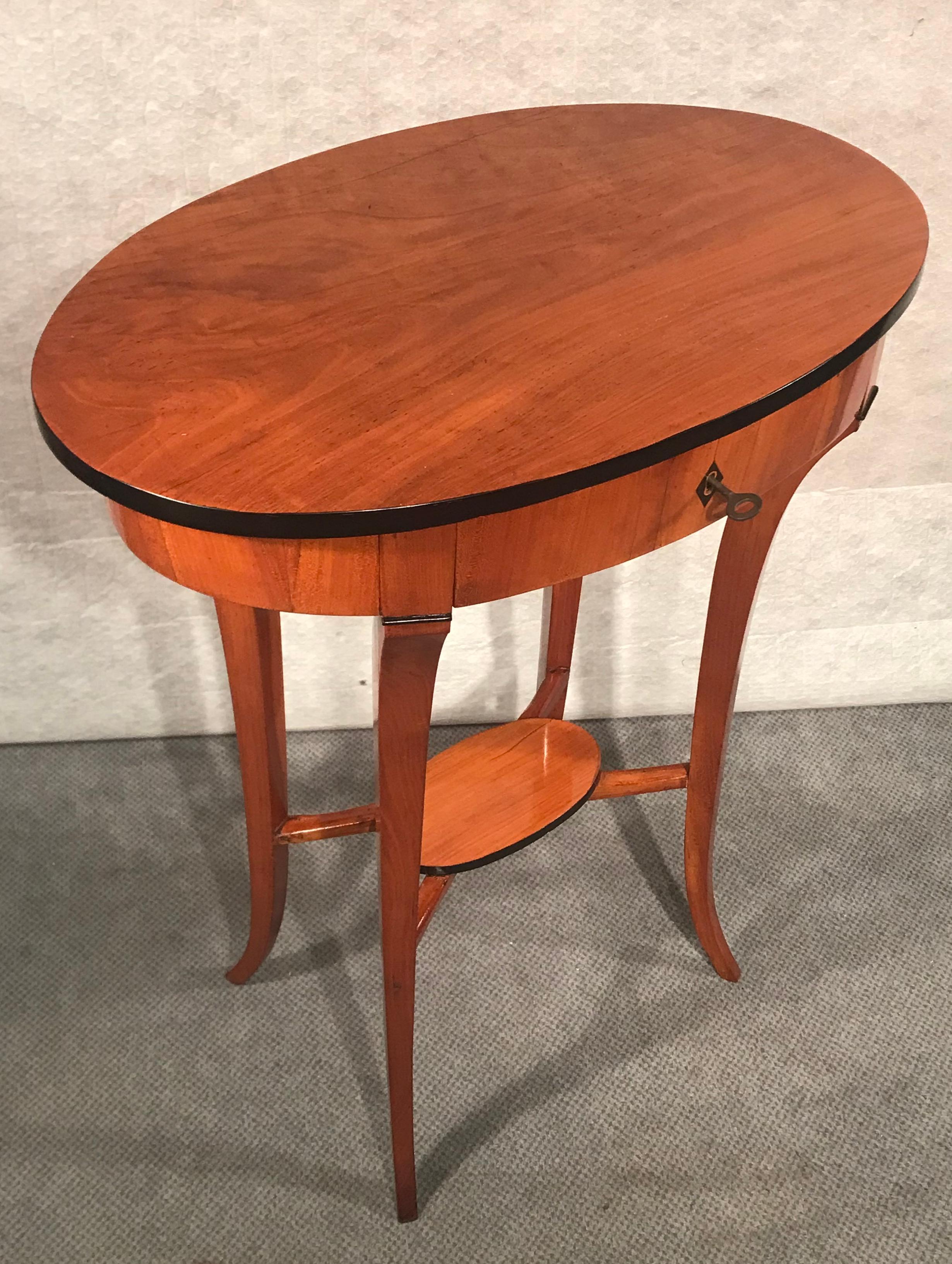 Biedermeier Side Table, South Germany 1820, Cherry In Good Condition In Belmont, MA