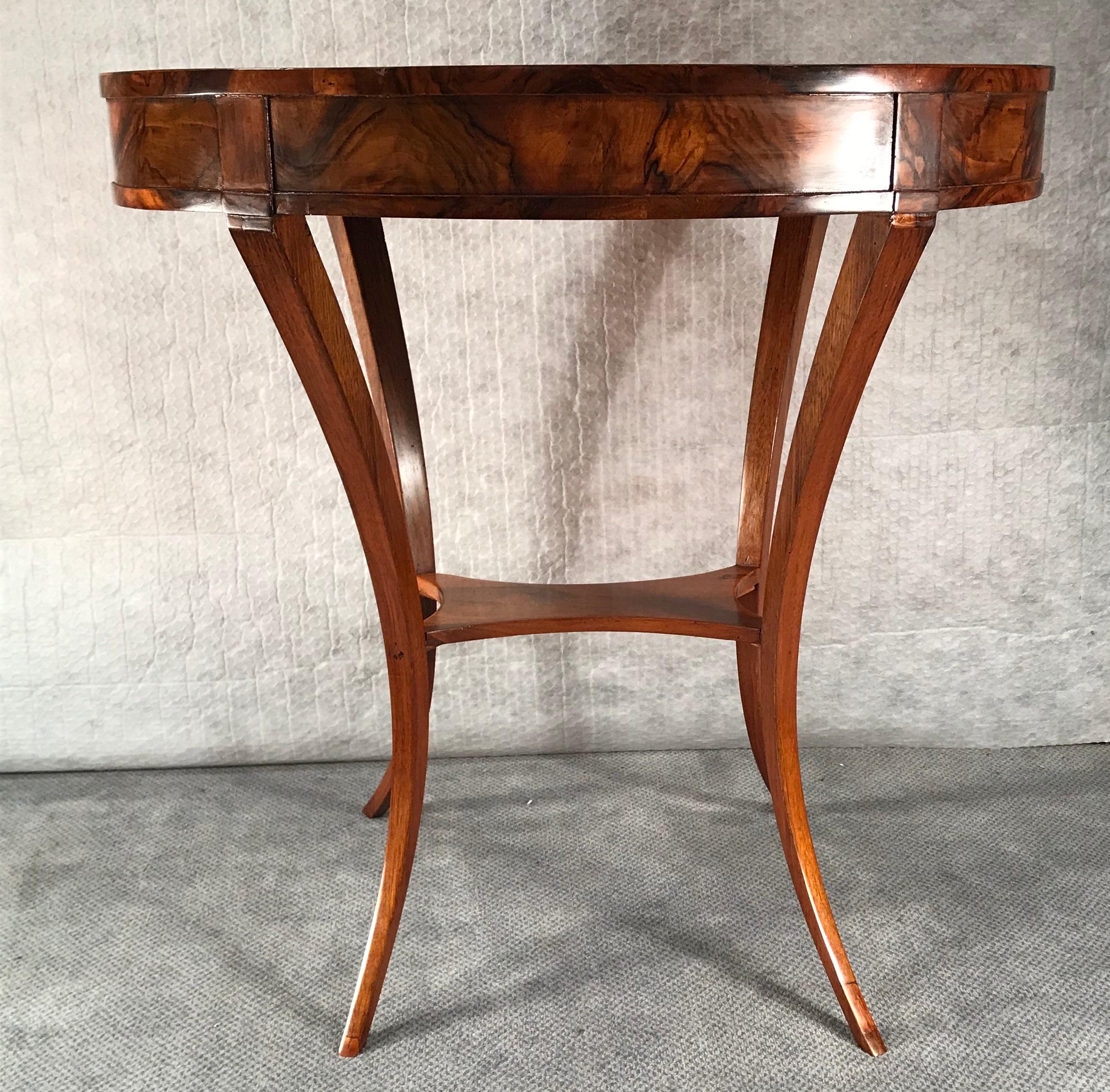 Biedermeier Side Table, South Germany 1820, Walnut Veneer In Good Condition In Belmont, MA