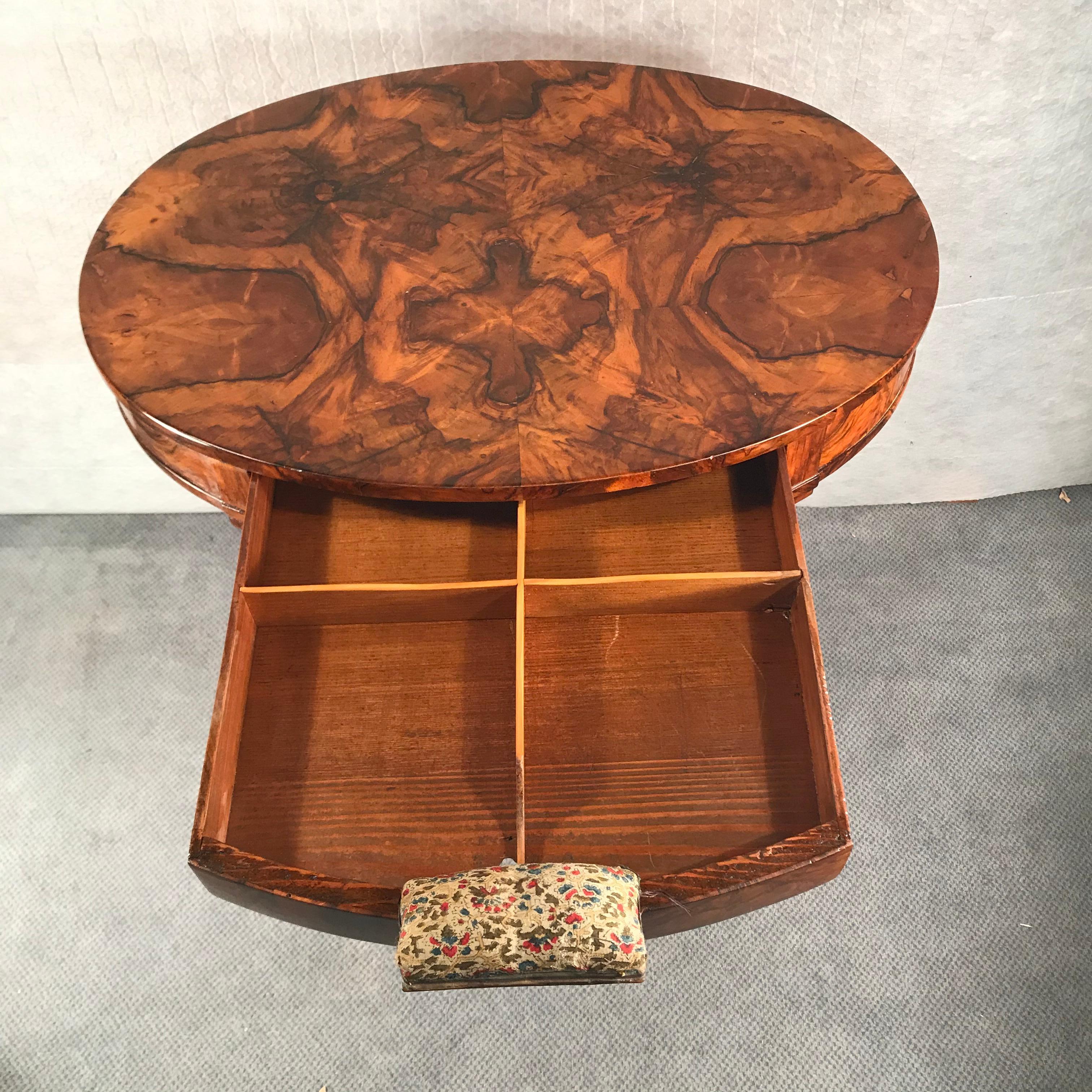 Biedermeier Side Table, South Germany 1820, Walnut Veneer 1