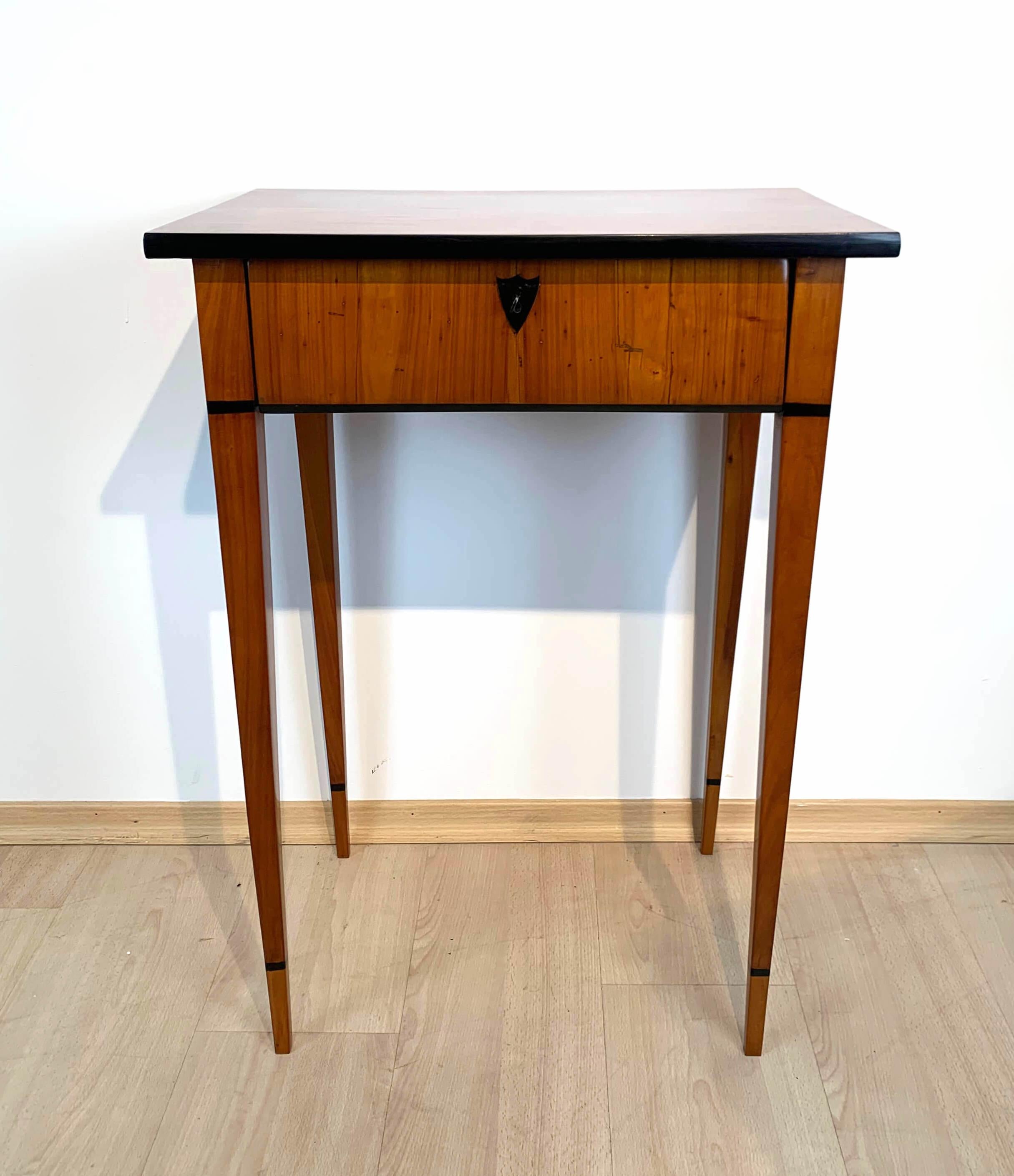 Early 19th Century Biedermeier Side Table with Drawer, Cherry Veneer, South Germany, circa 1820