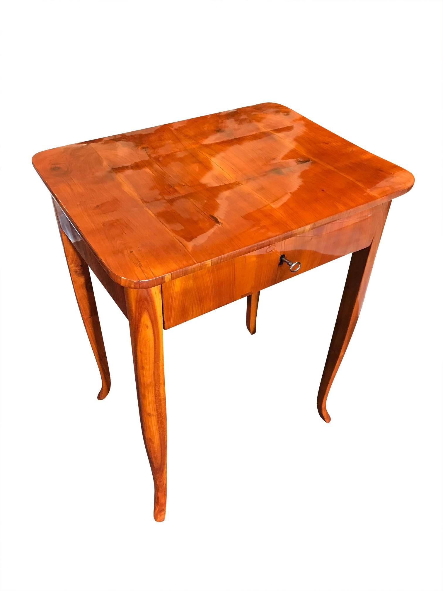 Biedermeier Side Table with Drawer, Cherry Veneer, South Germany circa 1830 In Good Condition In Regensburg, DE