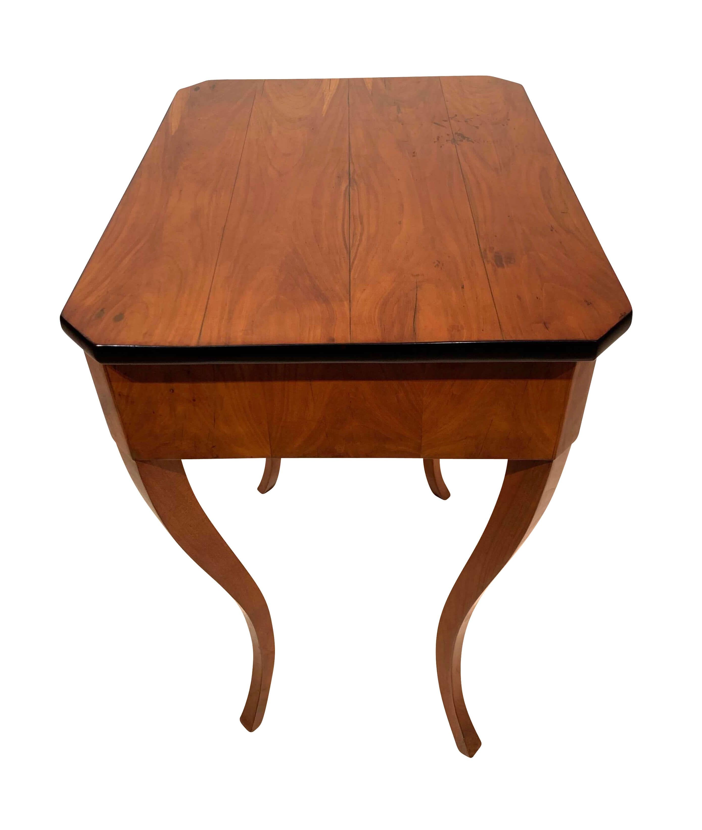 Early 19th Century Biedermeier Side Table with Drawer, Cherry Veneer, South Germany, circa 1830