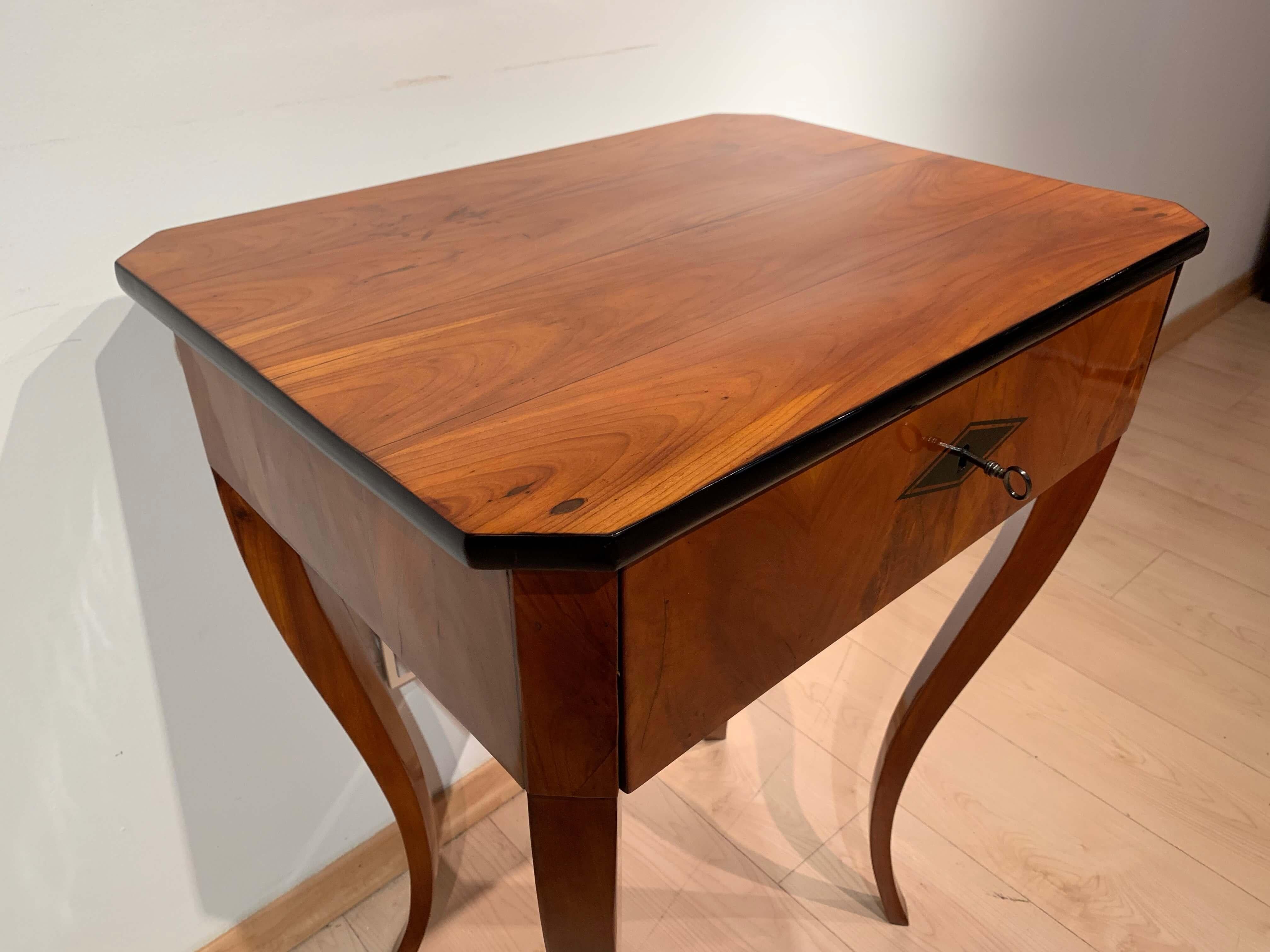 Biedermeier Side Table with Drawer, Cherry Veneer, South Germany, circa 1830 2
