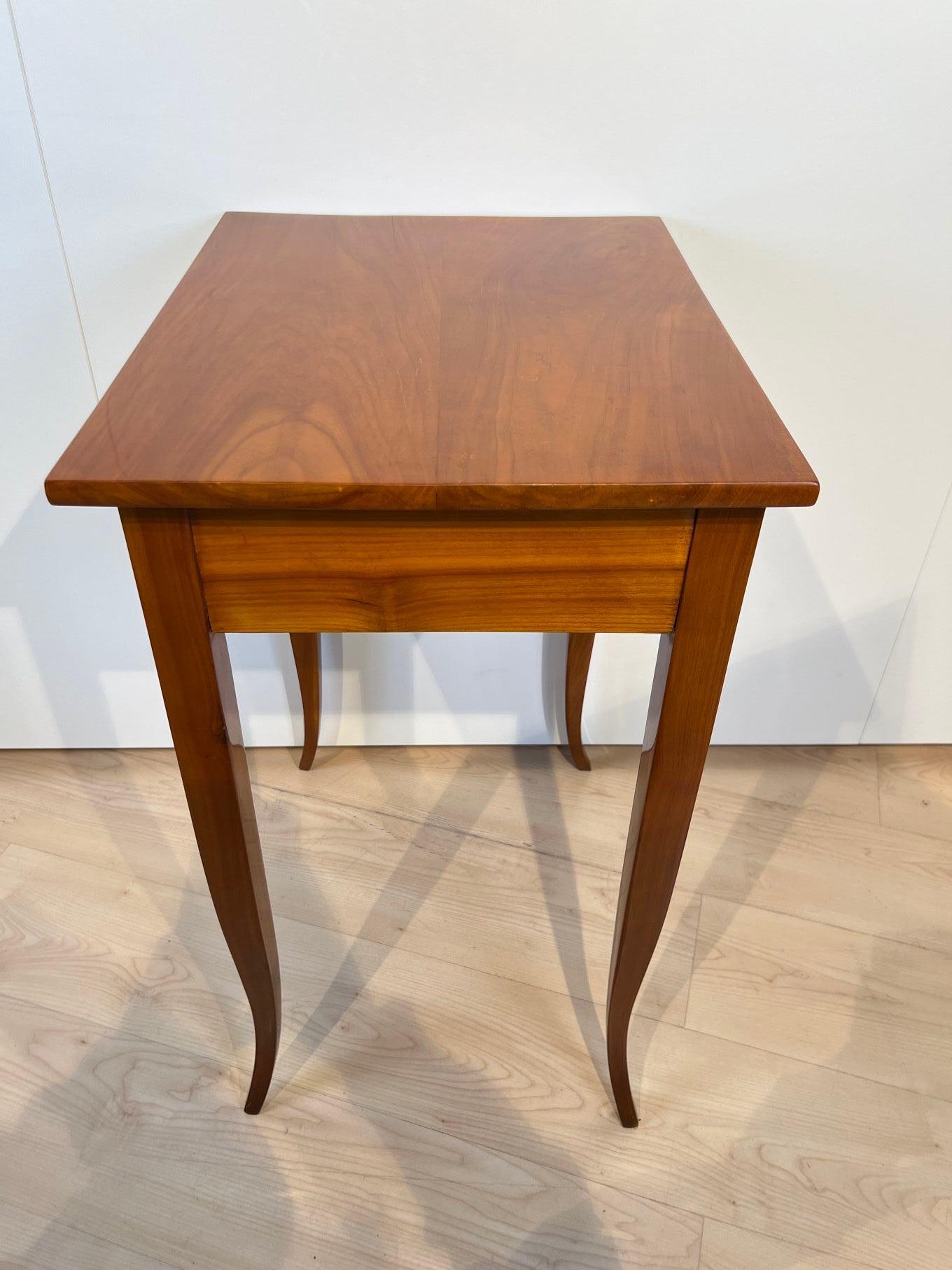 Biedermeier Side Table with Drawer, Cherry Wood, South Germany circa 1825 For Sale 7