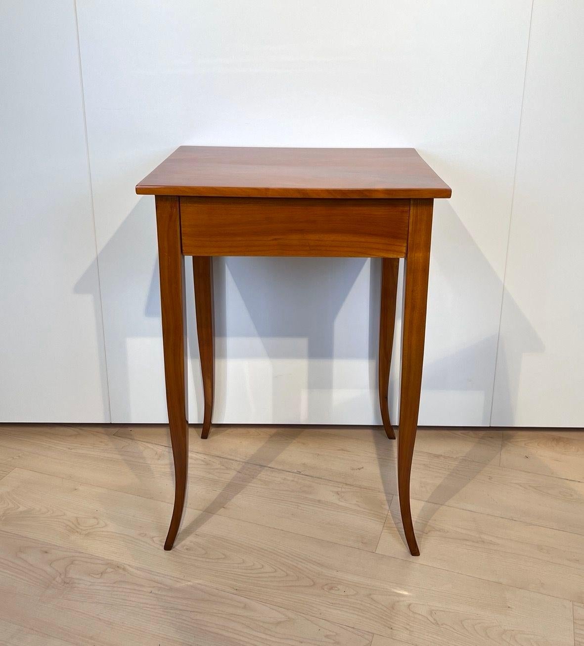 Elegant straight-lined Biedermeier side table with drawer from South Germany circa 1825.
Solid cherry wood. Restored and hand-polished with shellac.
Dimensions:
* H 77 cm x W 54 cm x D 43 cm
* H 30,3“ x W 21,25“ x D 16,9“