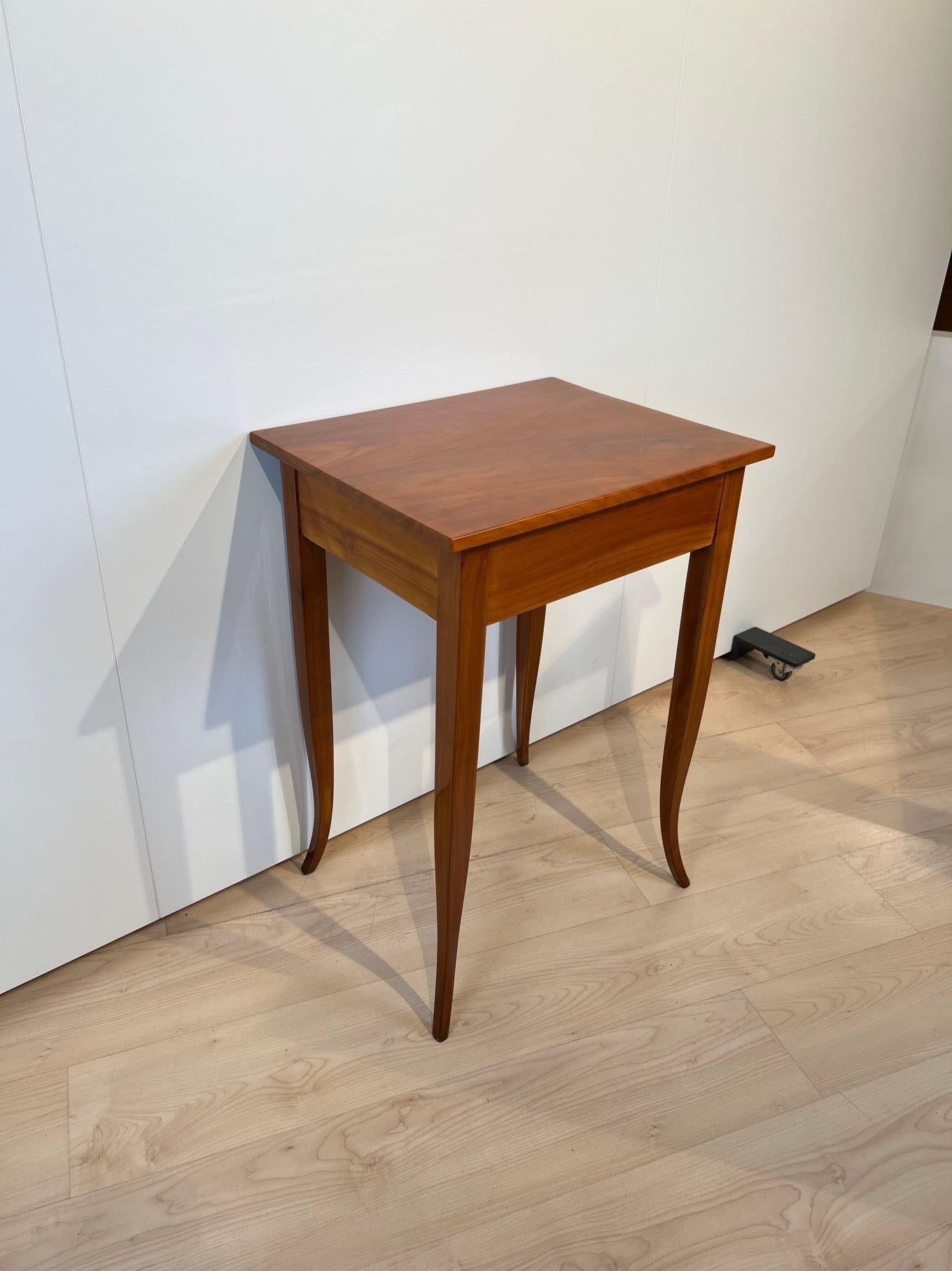 Biedermeier Side Table with Drawer, Cherry Wood, South Germany circa 1825 For Sale 2