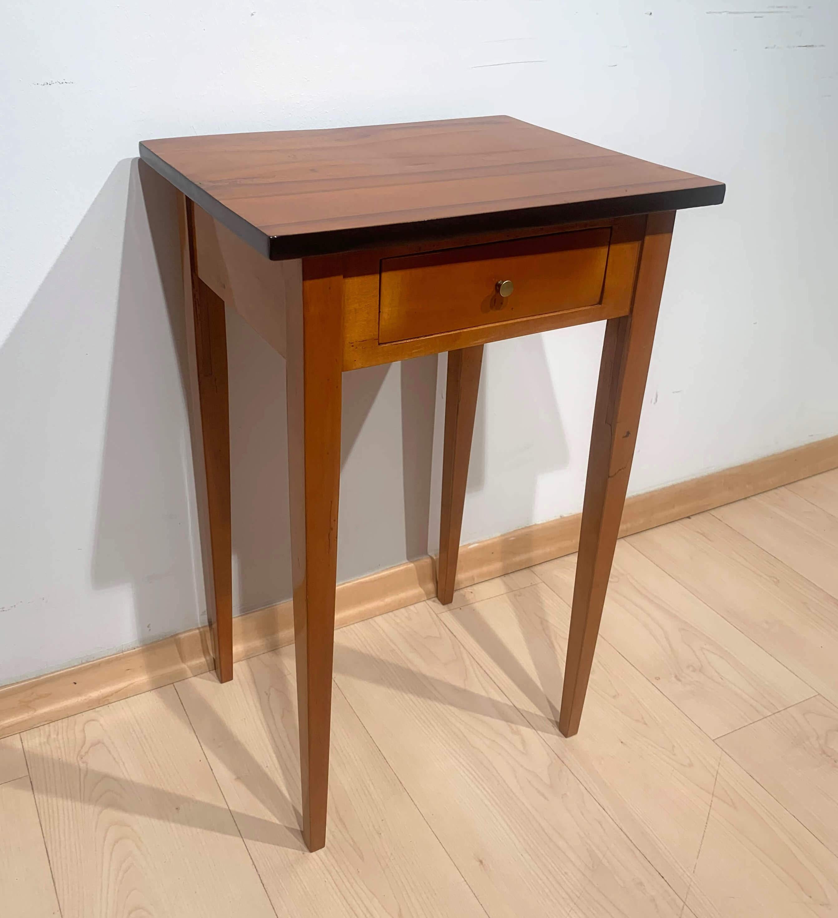 Biedermeier Side Table with Drawer, Cherry Wood, South Germany, circa 1830 In Good Condition In Regensburg, DE