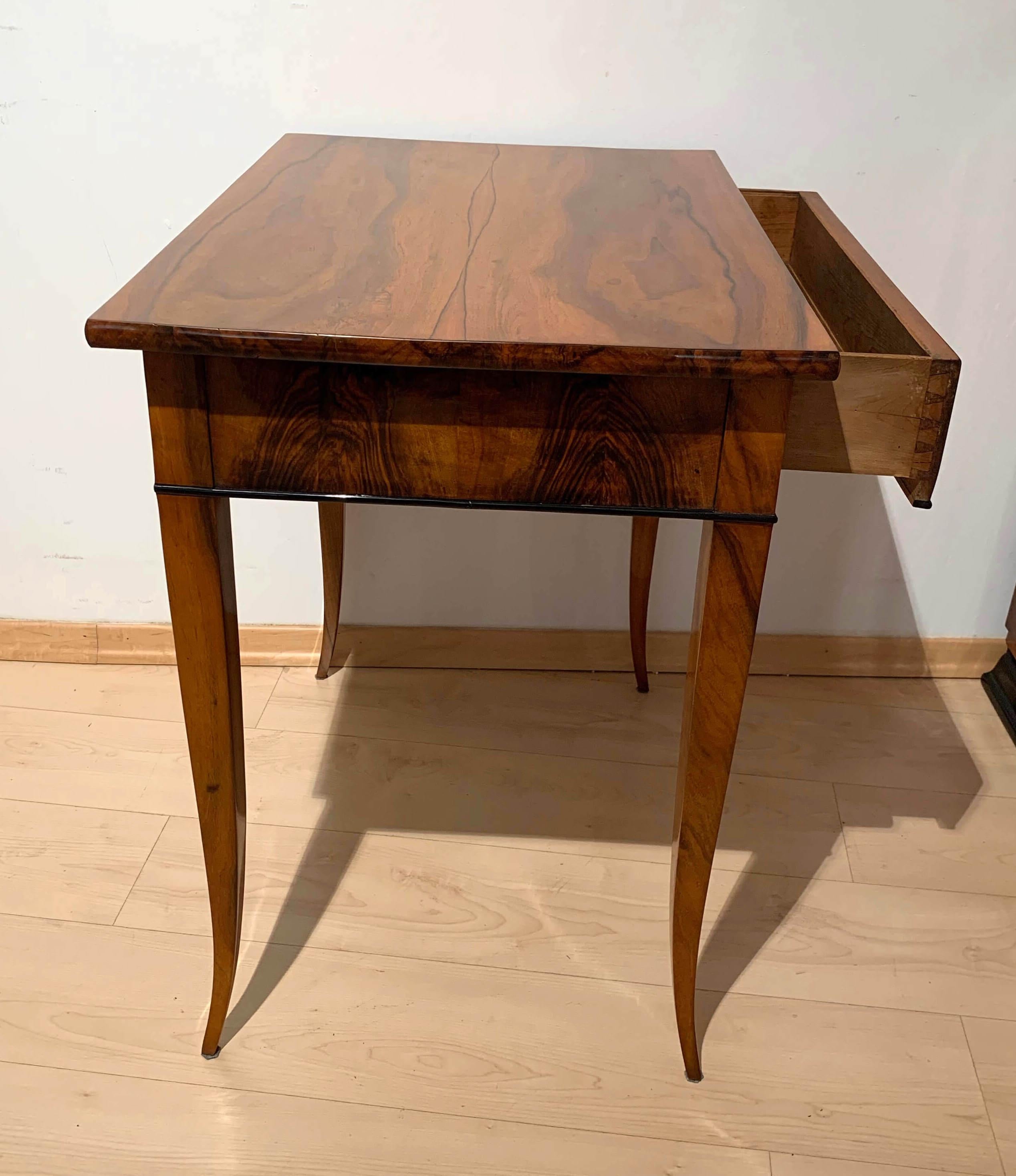 Biedermeier Side Table with Drawer, Walnut Veneer, South Germany, circa 1820 6