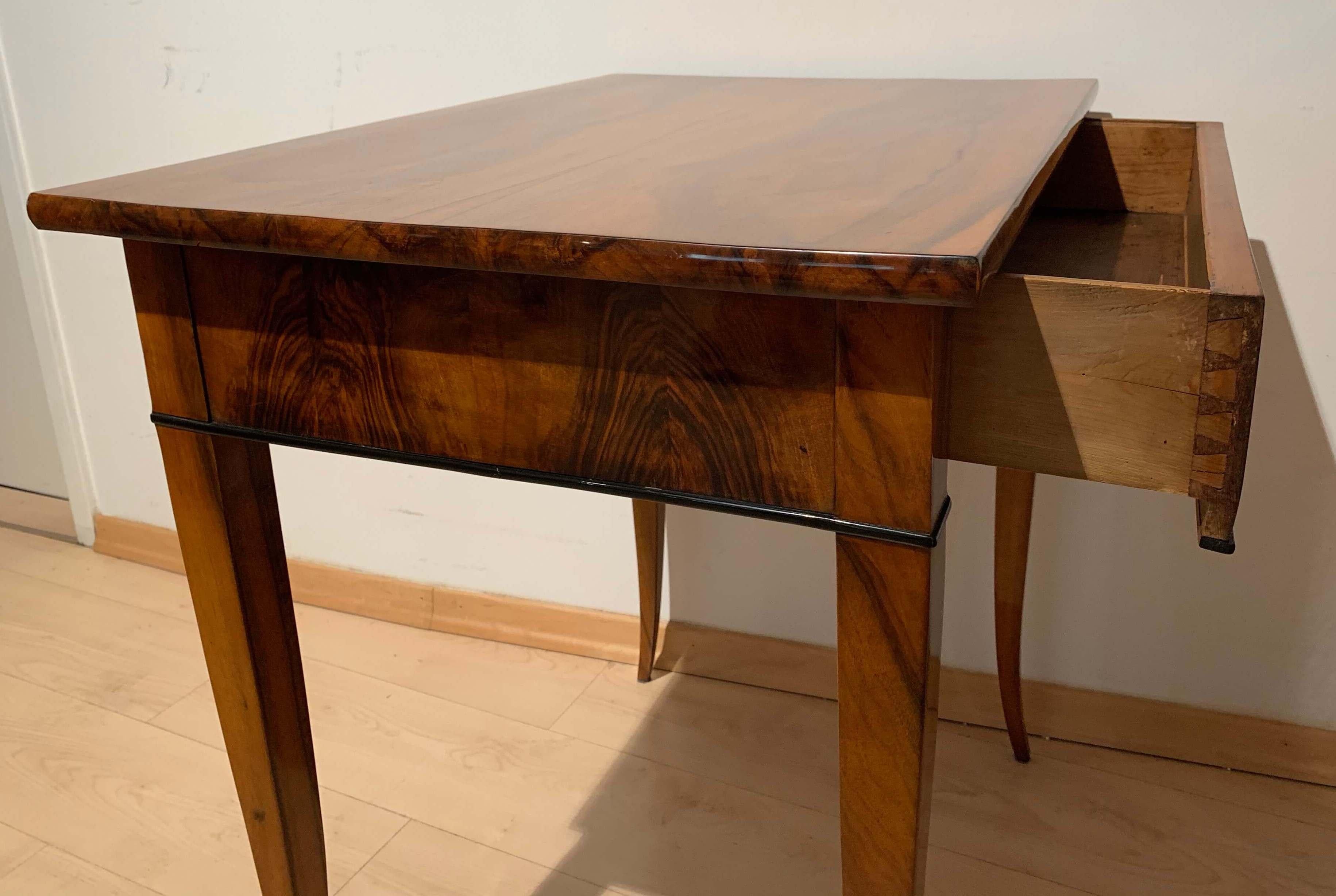 Biedermeier Side Table with Drawer, Walnut Veneer, South Germany, circa 1820 1