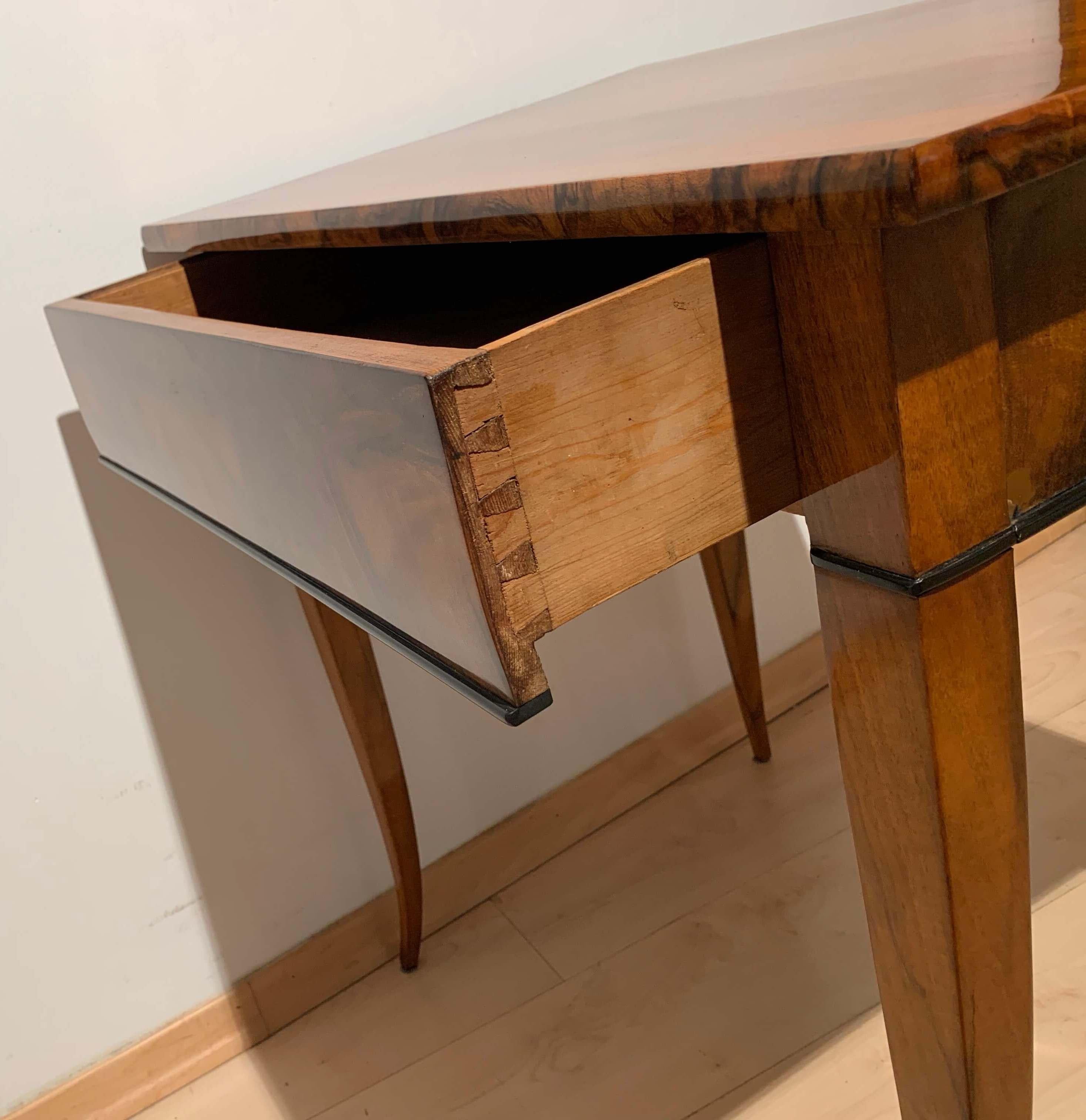 Biedermeier Side Table with Drawer, Walnut Veneer, South Germany, circa 1820 2