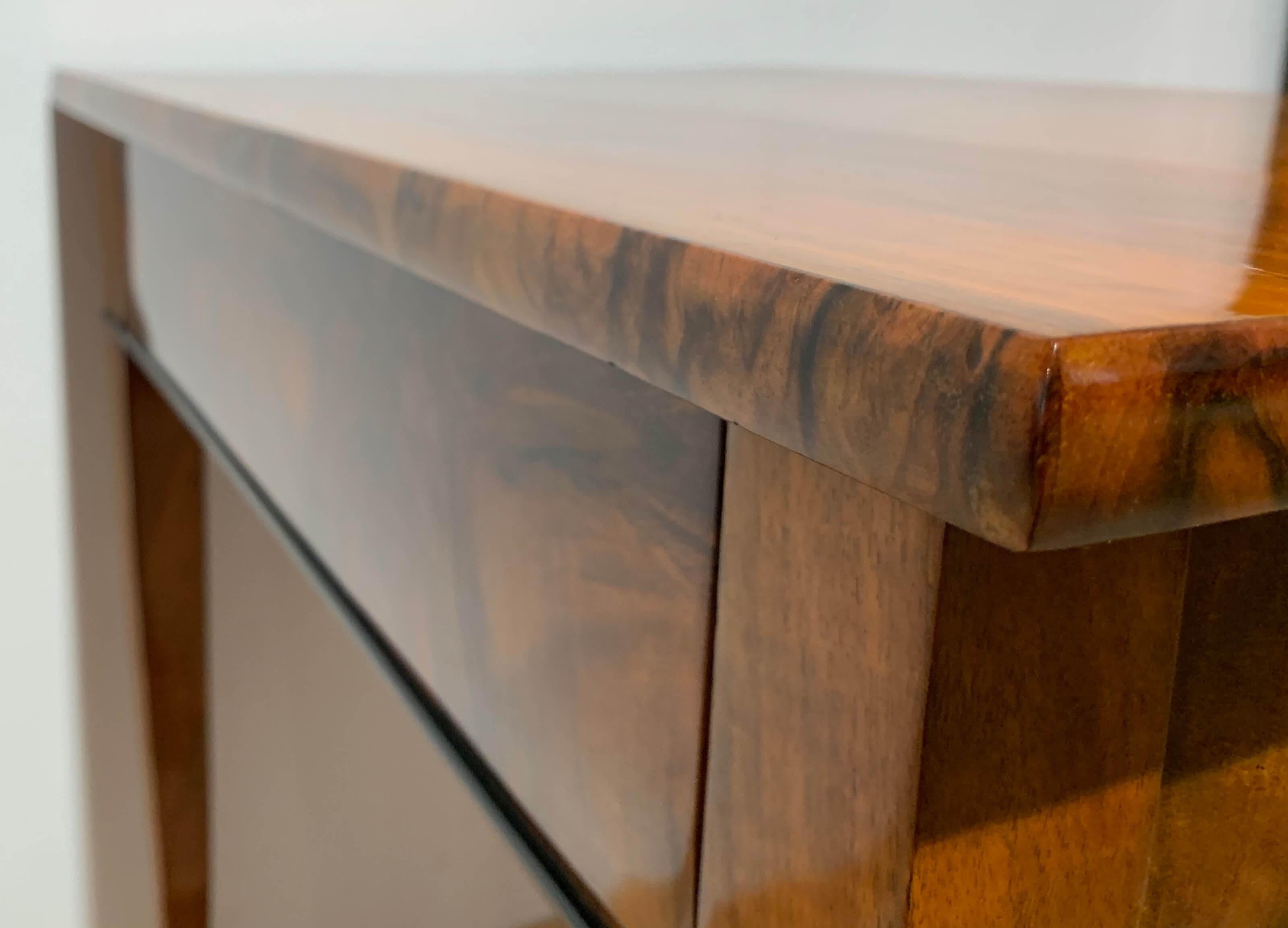 Biedermeier Side Table with Drawer, Walnut Veneer, South Germany, circa 1820 3