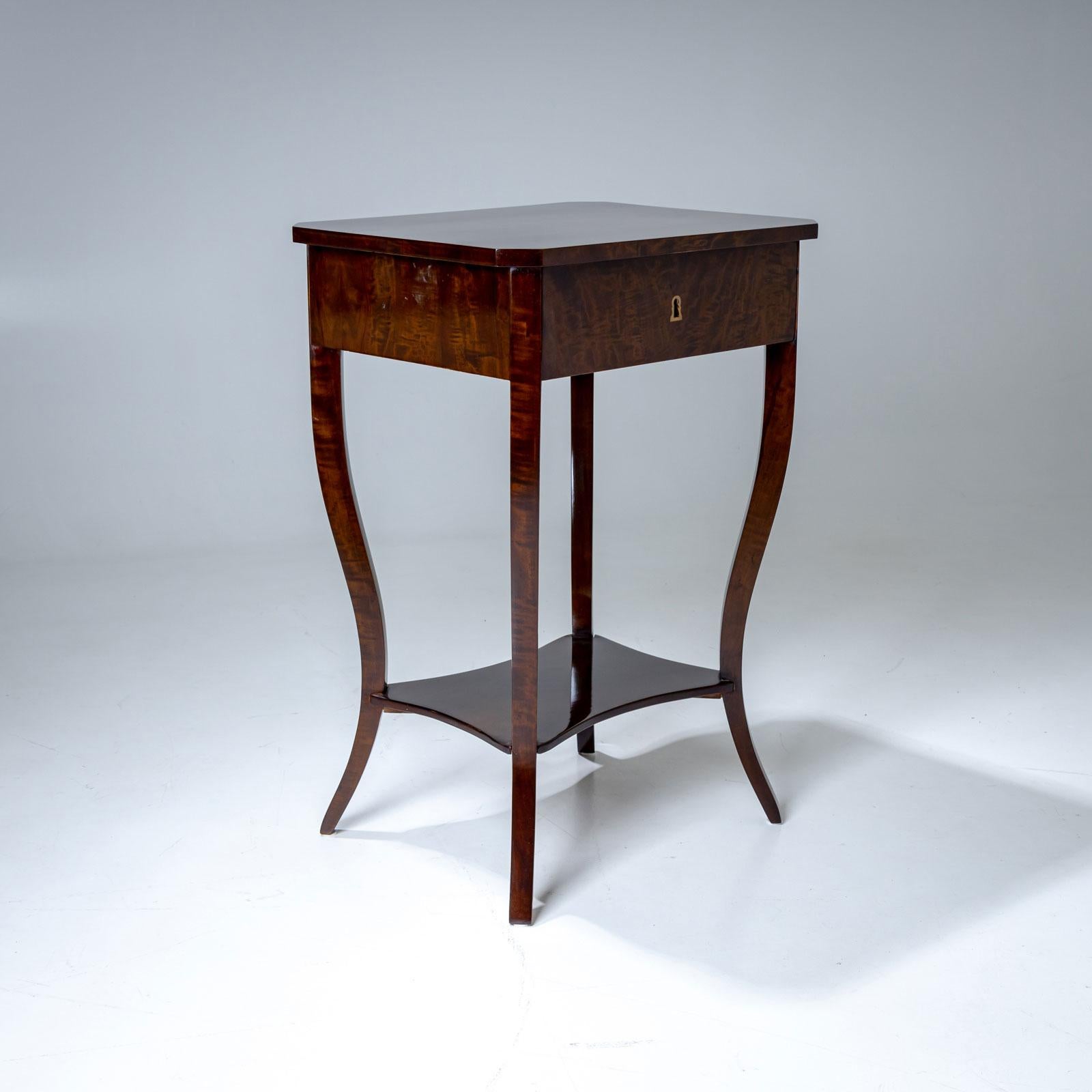 Biedermeier Side Table with one Drawer, circa 1830 In Good Condition For Sale In Greding, DE