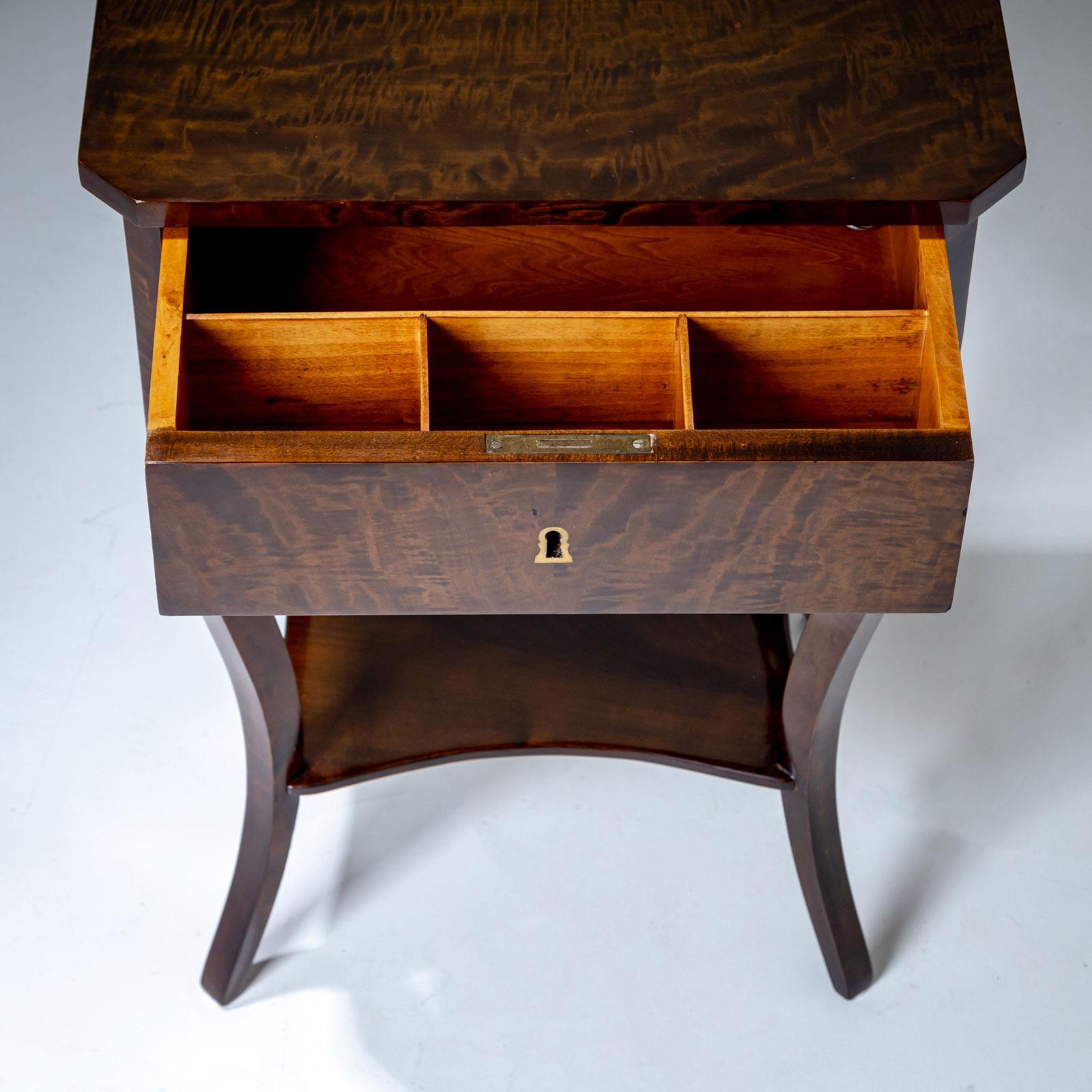 Biedermeier Side Table with one Drawer, circa 1830 For Sale 1
