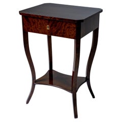 Biedermeier Beistelltisch mit einer Schublade, um 1830