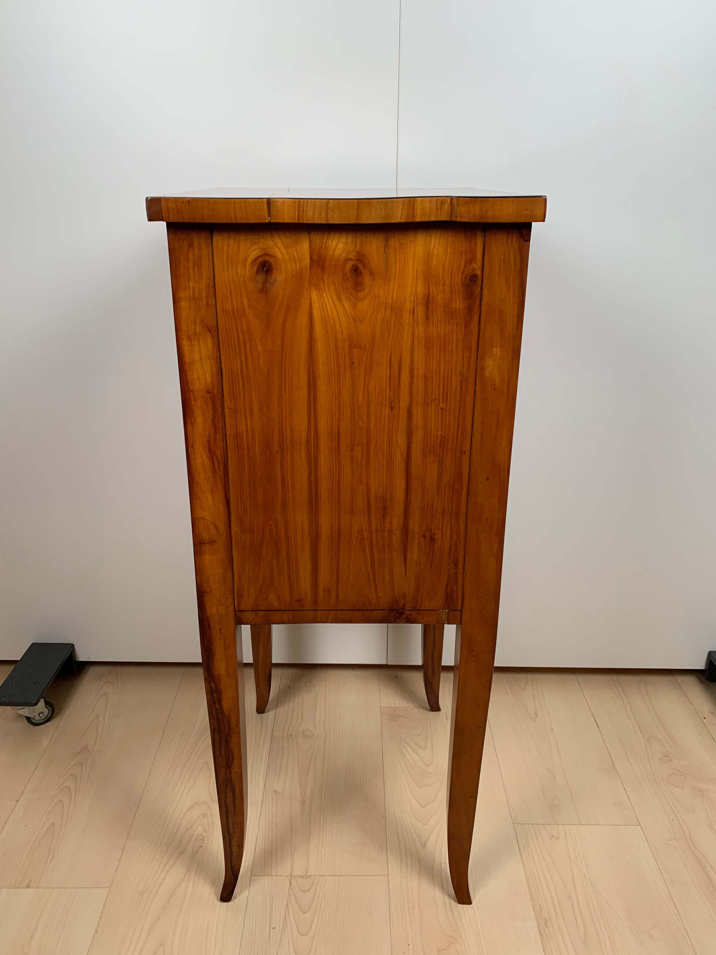 Biedermeier Small Furniture/Nightstand, Cherry Veneer, South Germany circa 1820 4