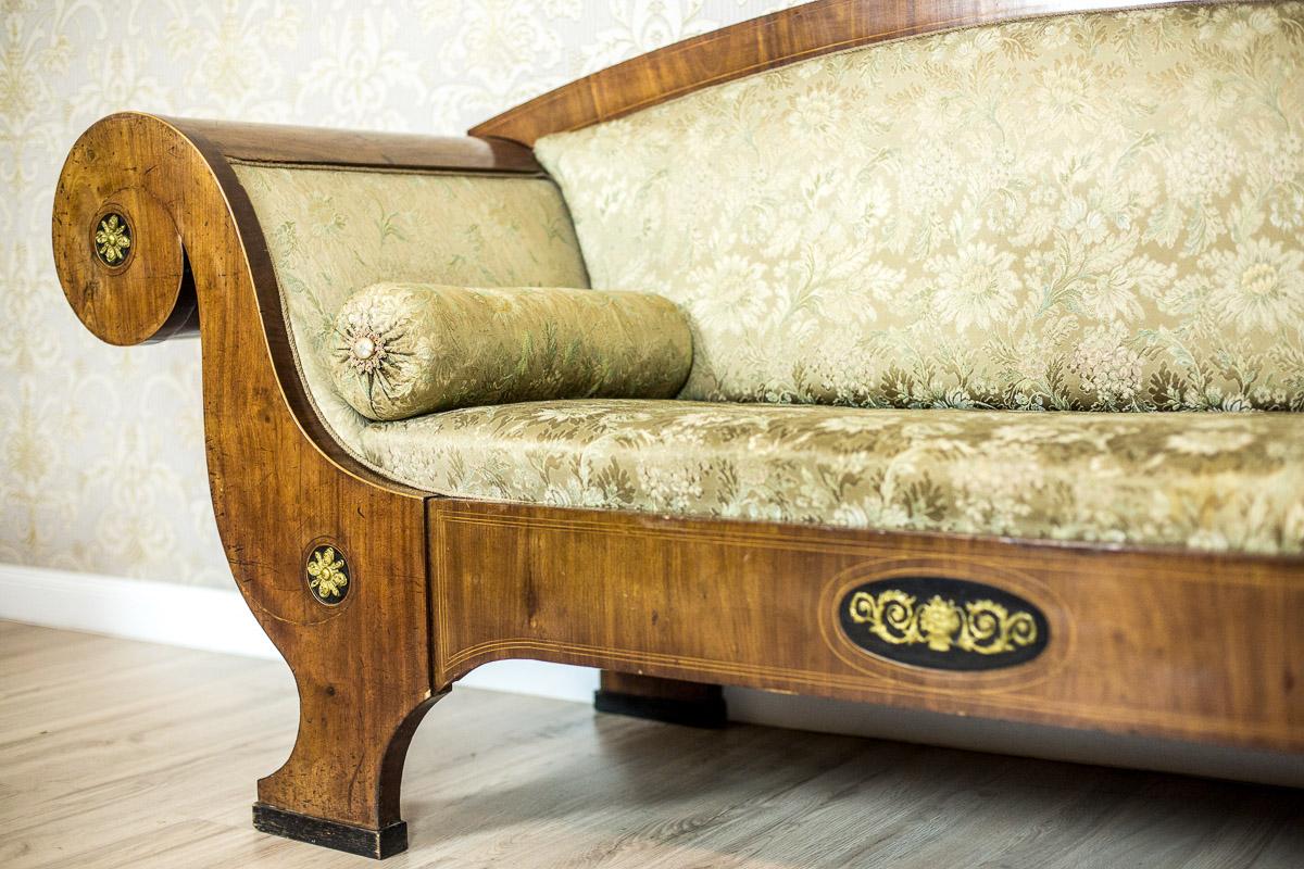 Antike Groß  Biedermeier-Sofa in Grün mit Messingdetails, um 1860 (Walnuss) im Angebot