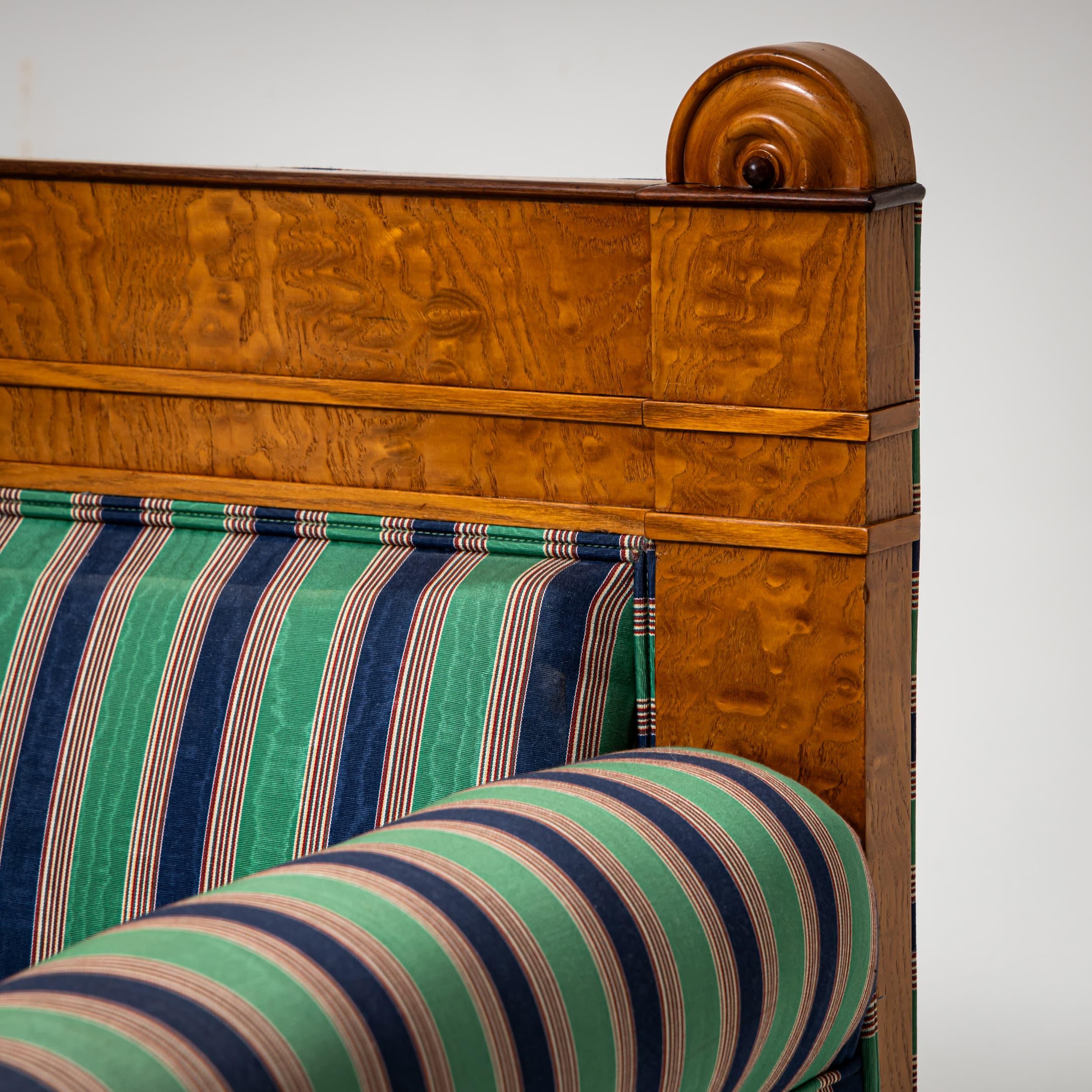 Sofá Biedermeier de madera de fresno, hacia 1830 Mediados del siglo XIX en venta