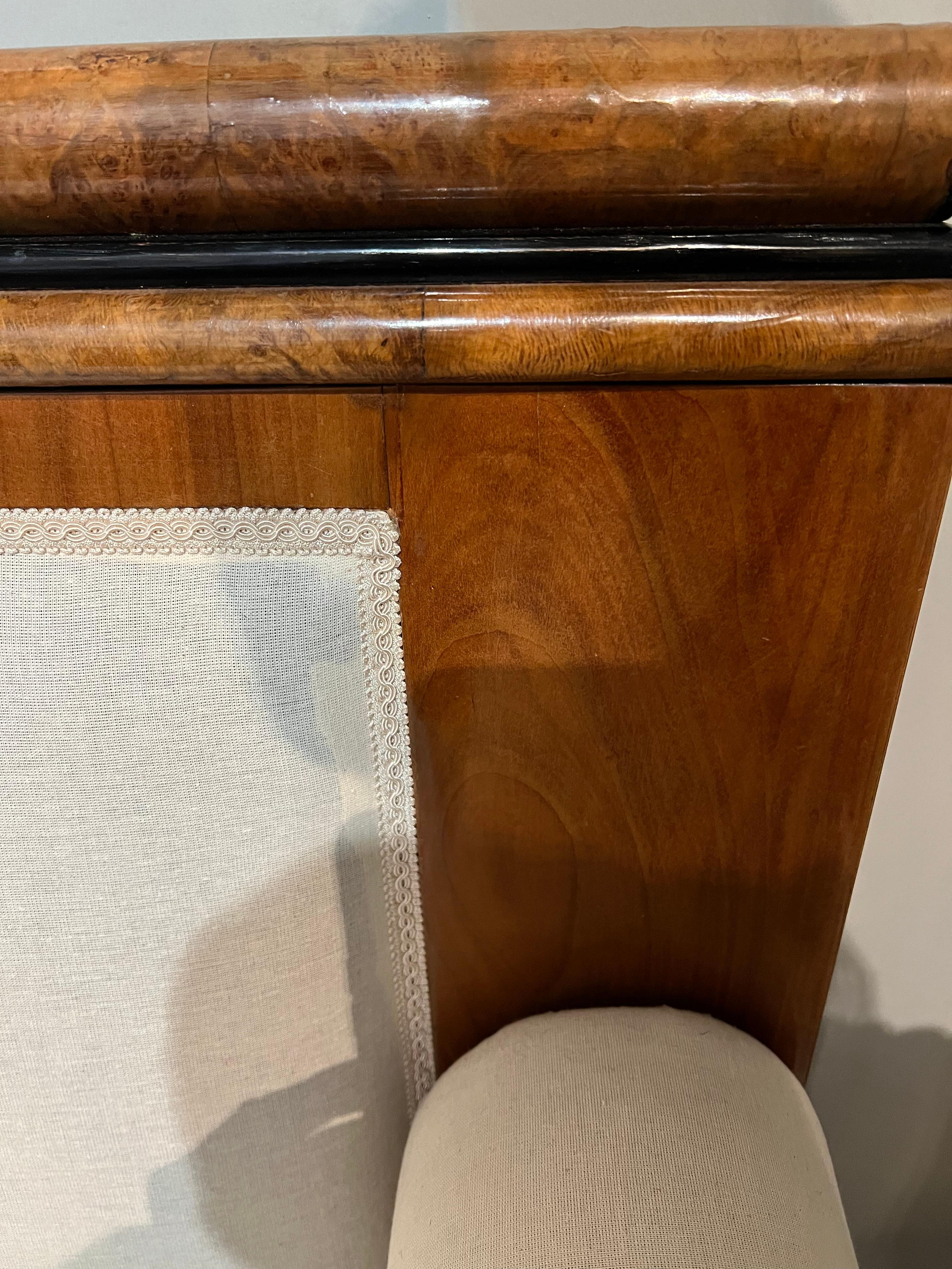 Sofá Biedermeier en nogal principios del siglo XIX en venta