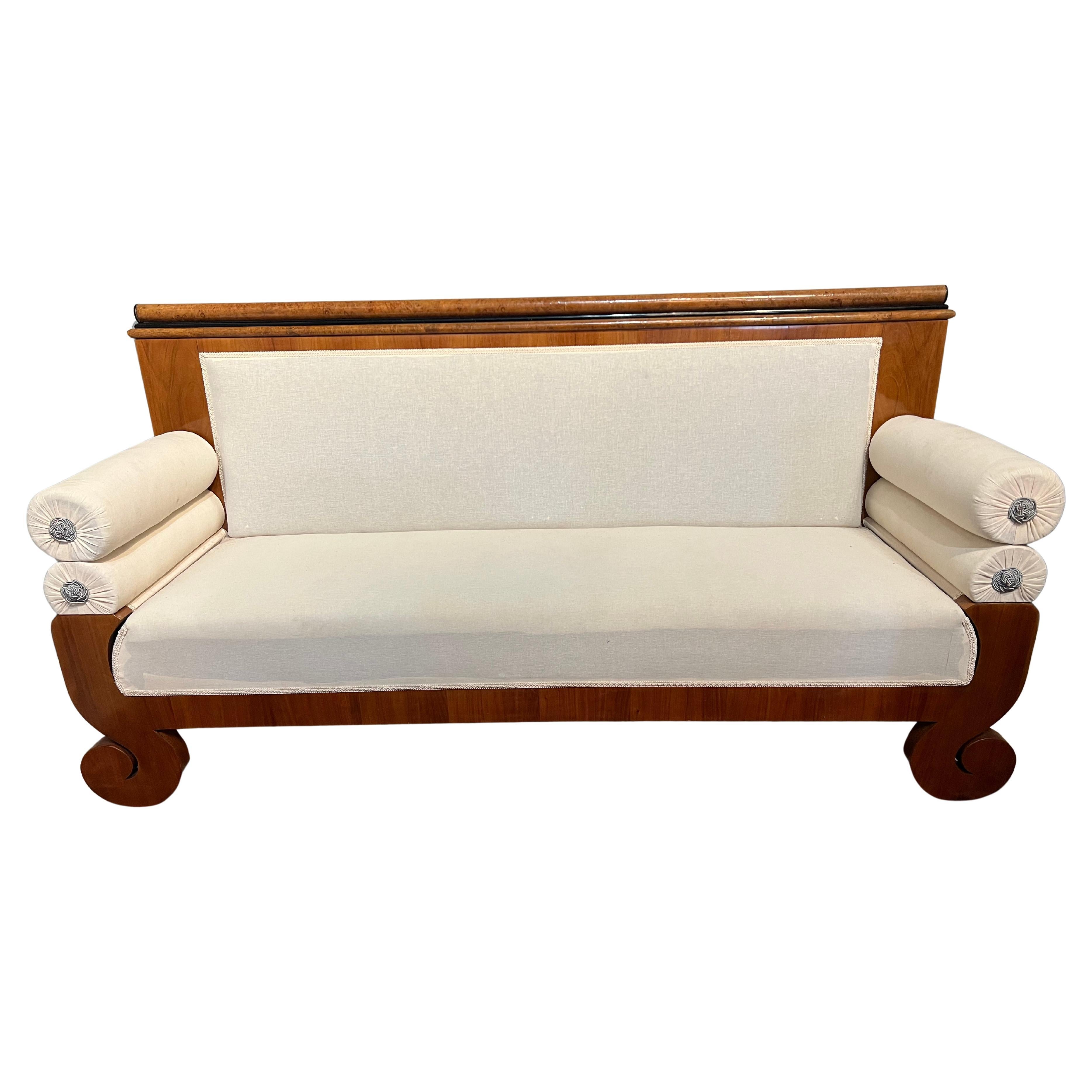 Sofá Biedermeier en nogal en venta