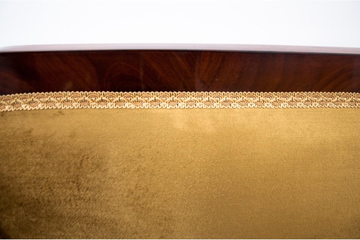 Biedermeier-Sofa, Nordeuropa, um 1850. (Walnuss) im Angebot