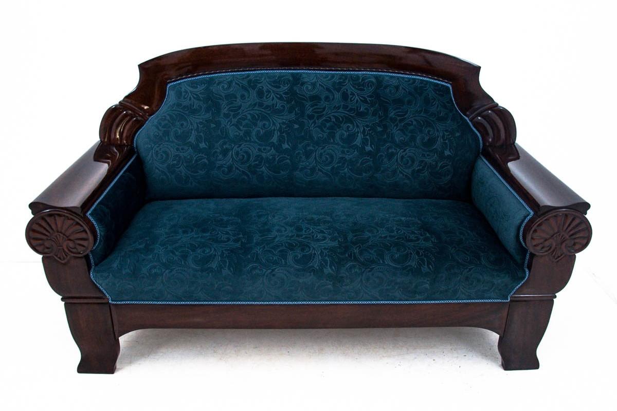 Biedermeier sofa, Northern Europe, circa 1860.

Very good condition. After renovation and replacement of upholstery.

Wood: Mahogany

Dimensions: Height 112 cm, height 45 cm, length 194 cm 75 cm.