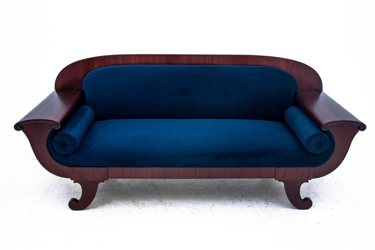 Biedermeier sofa, Northern Europe, circa 1870.

Very good condition, after renovation and replacement of upholstery.

Wood: Mahogany

Dimensions

height 97 cm, seat height 48 cm, width 230 cm, depth 71 cm.