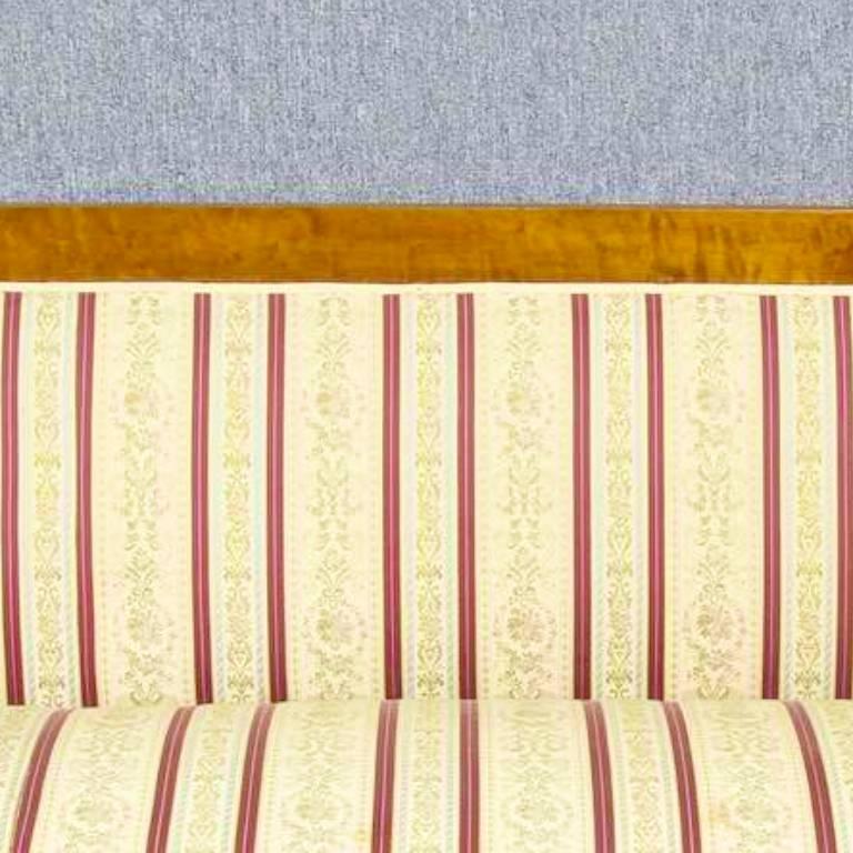 Biedermeier Sofa Settee Couch 3-4 Sitz geschnitzte Arme Art Deco Schwedisch, frühe 1900er Jahre (Poliert) im Angebot