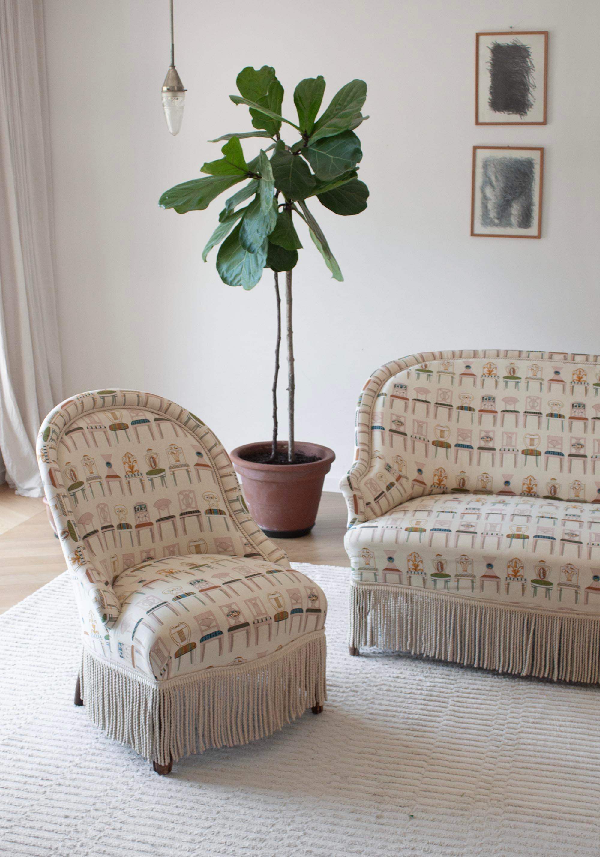 Sofá Biedermeier, Dos Sillones Tapizados en Textil Motivo Silla Karl Lagerfeld Hecho a mano en venta