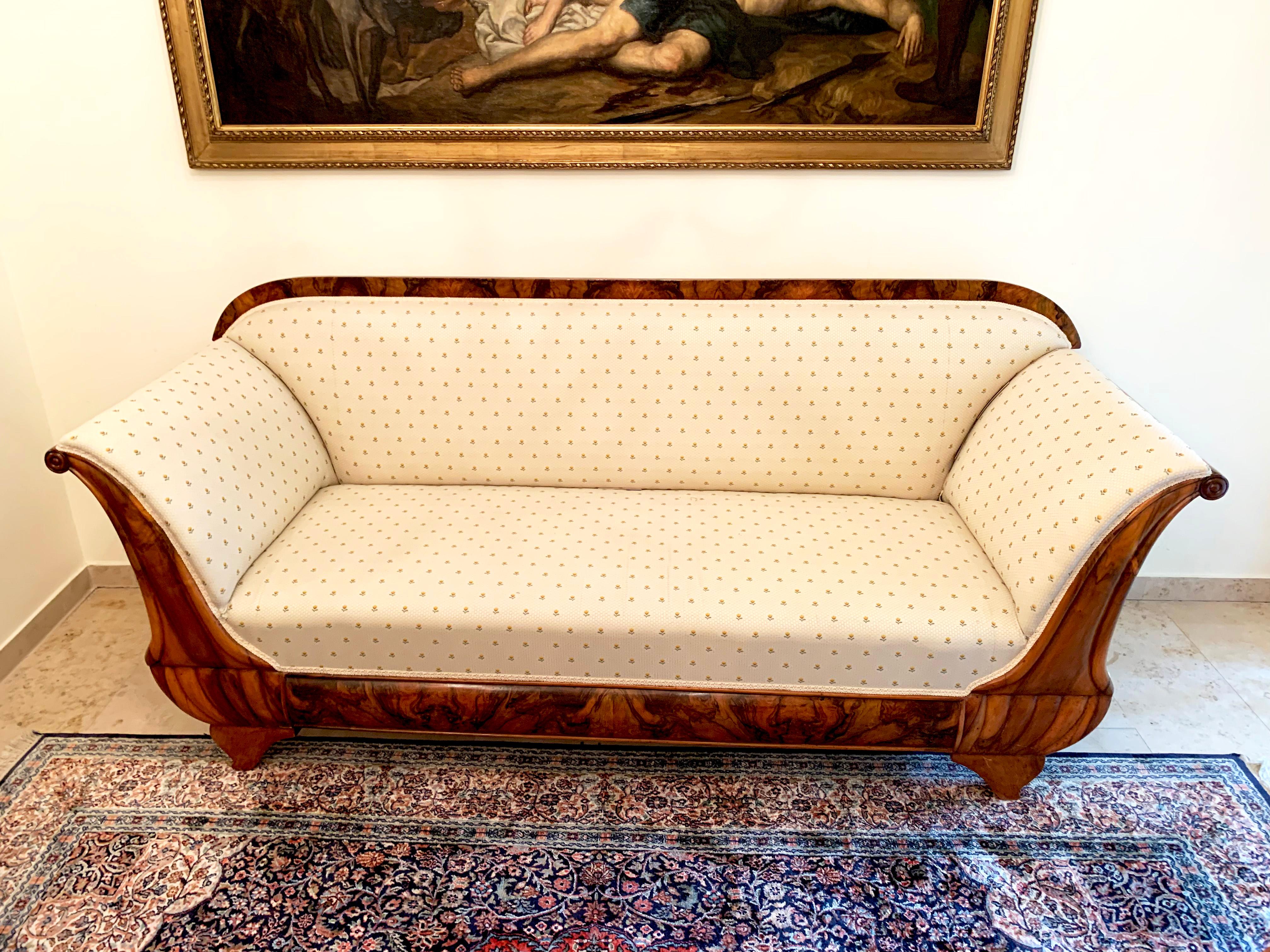 Biedermeier Sofa Walnut circa 1830 Cream Material with Yellow Flowers For Sale 1