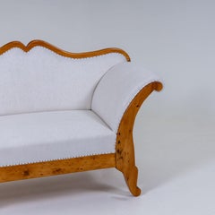 Biedermeier-Sofa mit antikweißem Leinenbezug, Mitte des 19. Jahrhunderts