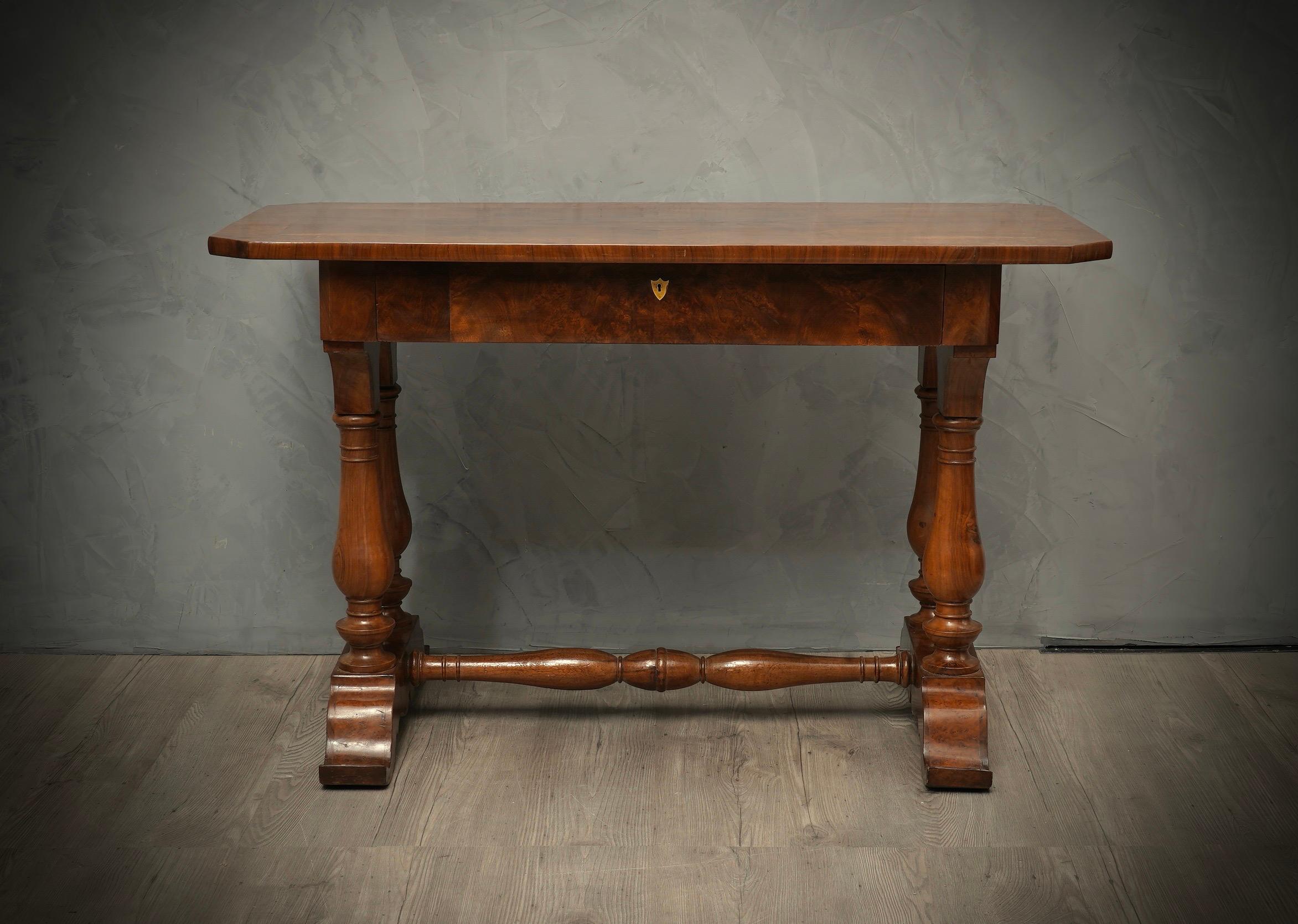 Biedermeier Square Walnut Wood Austrian Writing Table Desk, 1830 For Sale 2