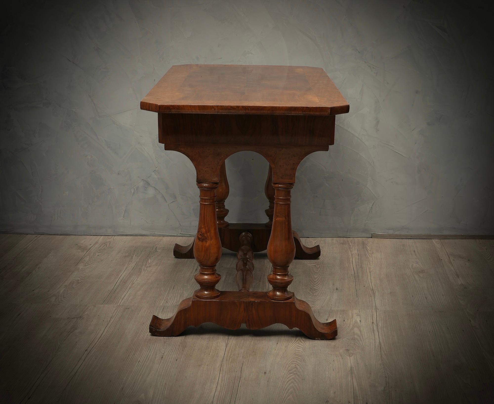 Biedermeier Square Walnut Wood Austrian Writing Table Desk, 1830 For Sale 1