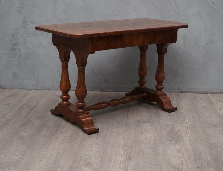 Biedermeier Square Walnut Wood Austrian Writing Desk, 1830 For Sale 4