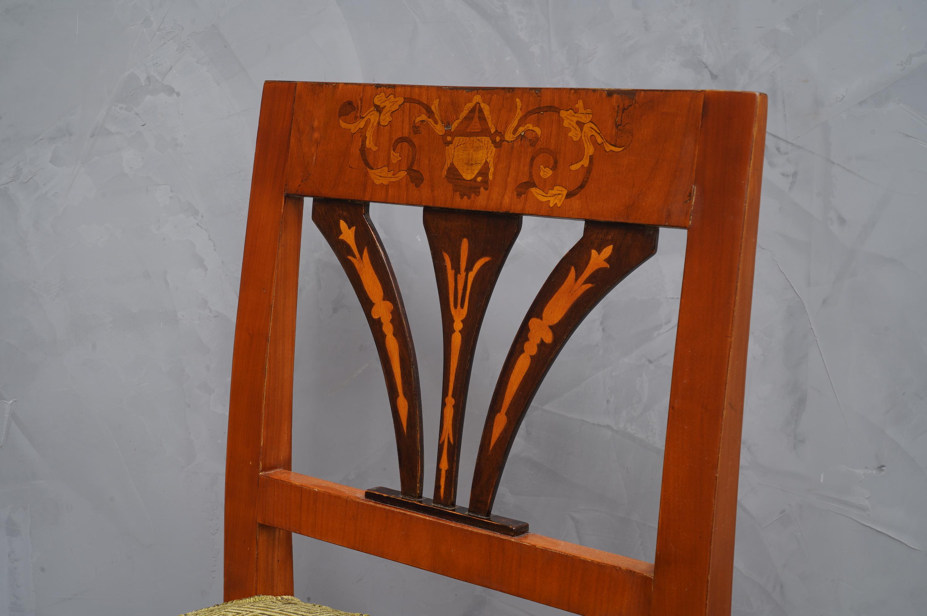 Biedermeier Stühle aus Nussbaum und geometrischem grünem Samt:: 1850 im Angebot 1