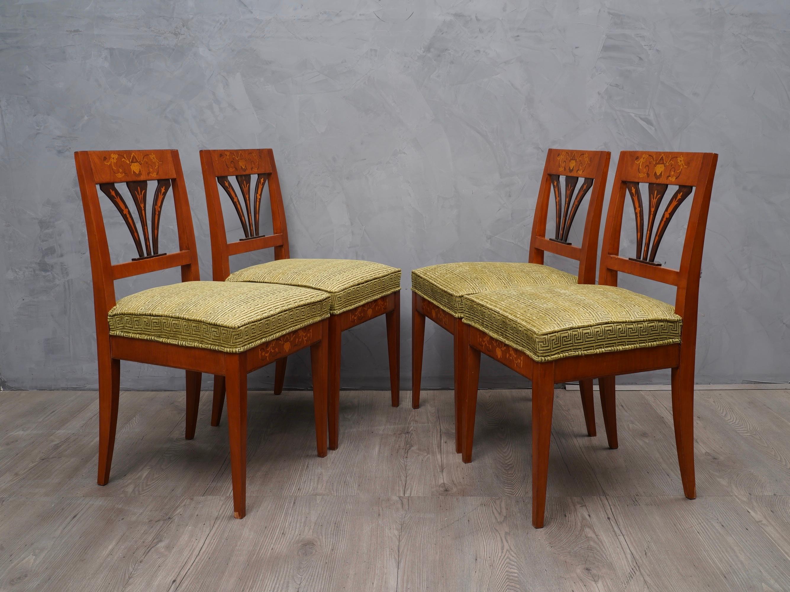 Biedermeier Stühle aus Nussbaum und geometrischem grünem Samt:: 1850 im Angebot 4