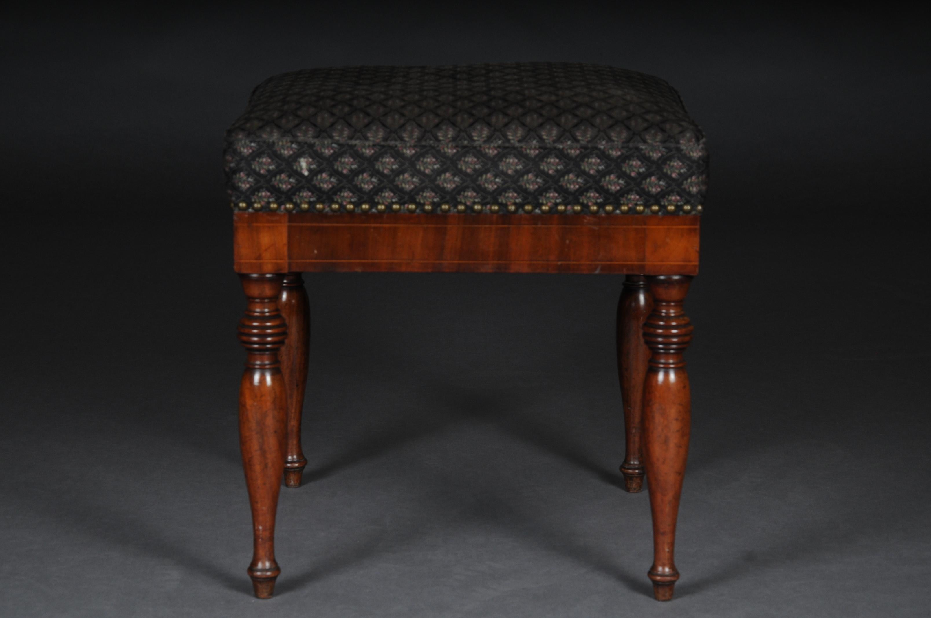 Biedermeier stool after K. F. Schinkel, circa 1825

Mahogany squares on solid wood. Straight frame on baluster feet.
Seat is finished with a historic, classic upholstery.

(B - 157)
Measures: Sh 47 cm.