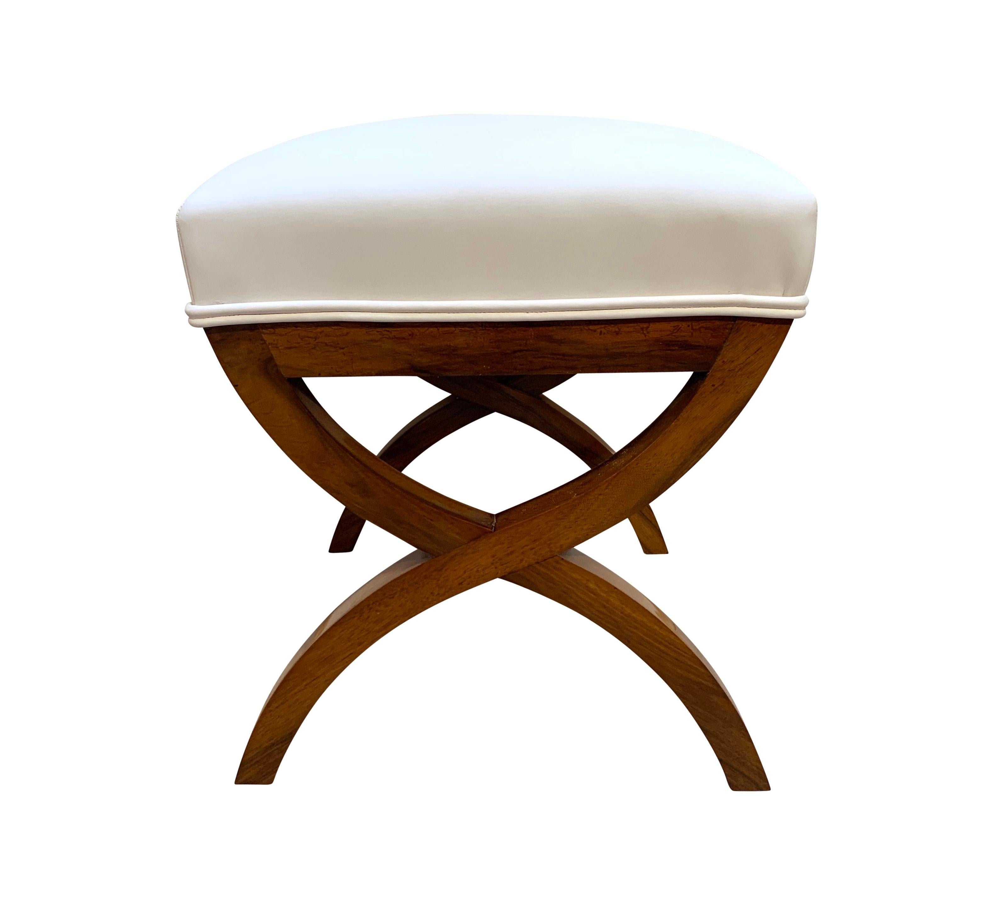 Biedermeier stool / tabouret, walnut and white faux leather, South Germany circa 1840

Delicate, very stable Biedermeier 