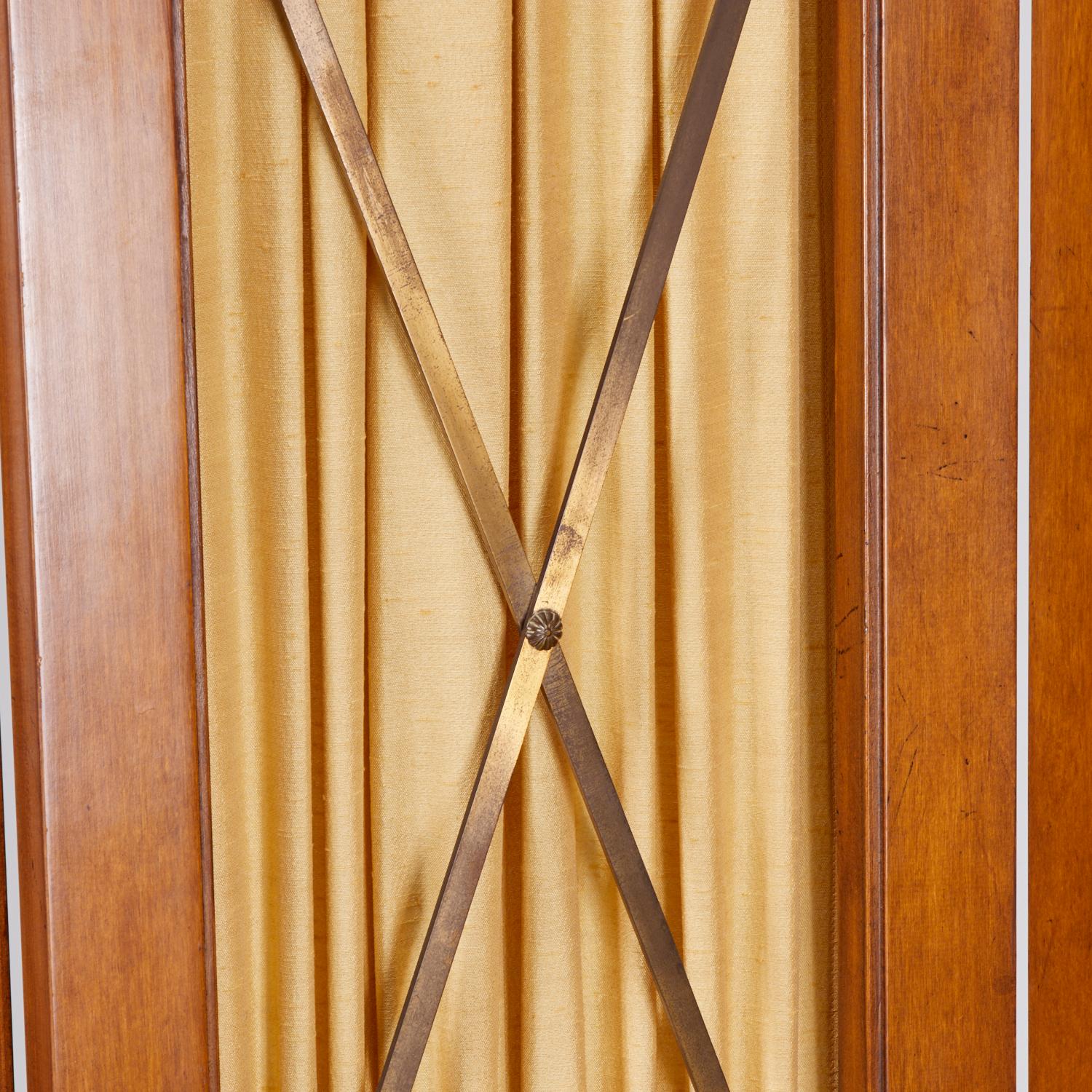5-teiliger Parcel-Raumteiler aus ebonisiertem Mahagoni im Biedermeier-Stil mit Seidenvorhängen (amerikanisch) im Angebot