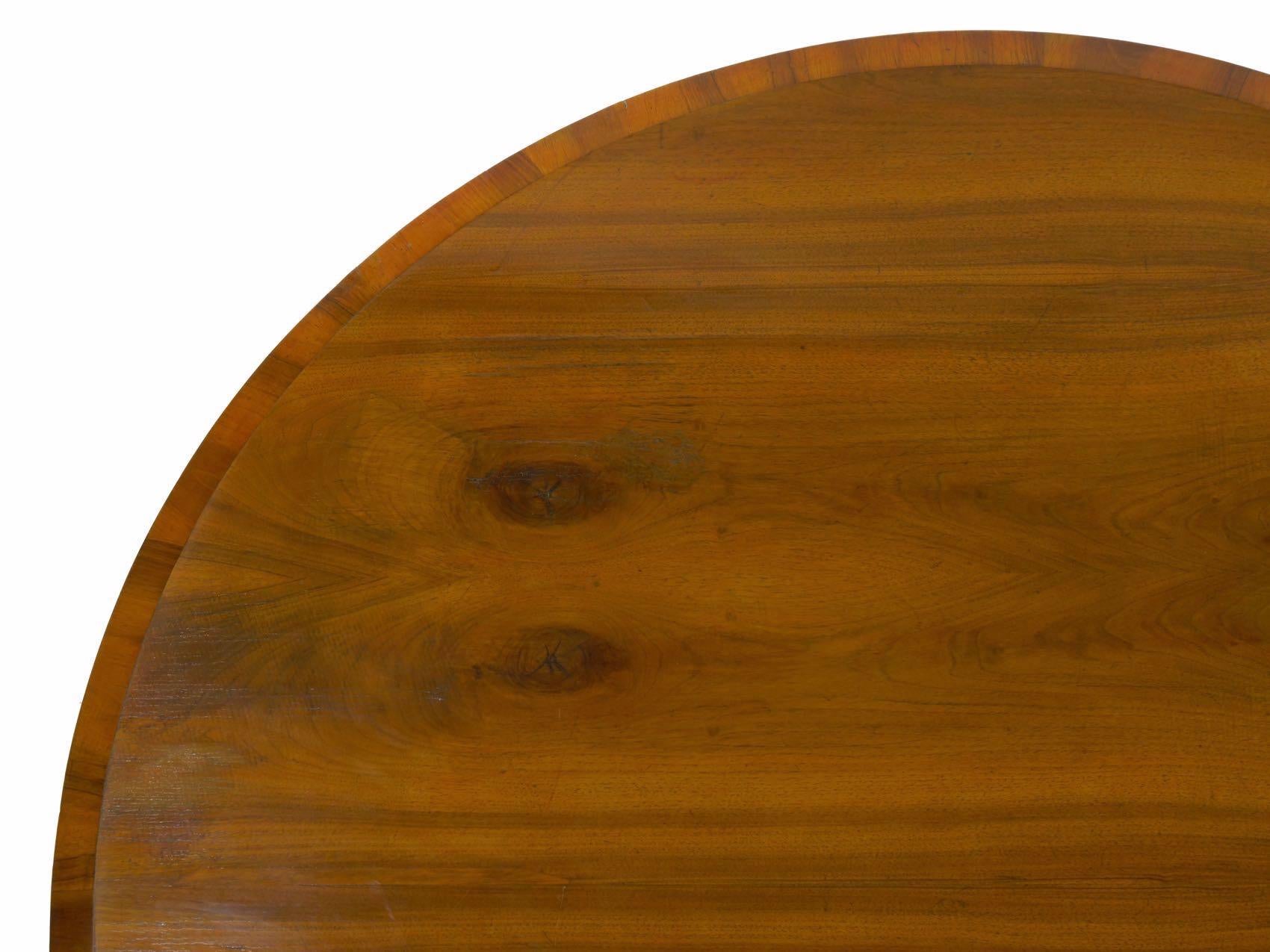 Biedermeier Style Antique Walnut Circular Round Dining Table, 19th Century 9