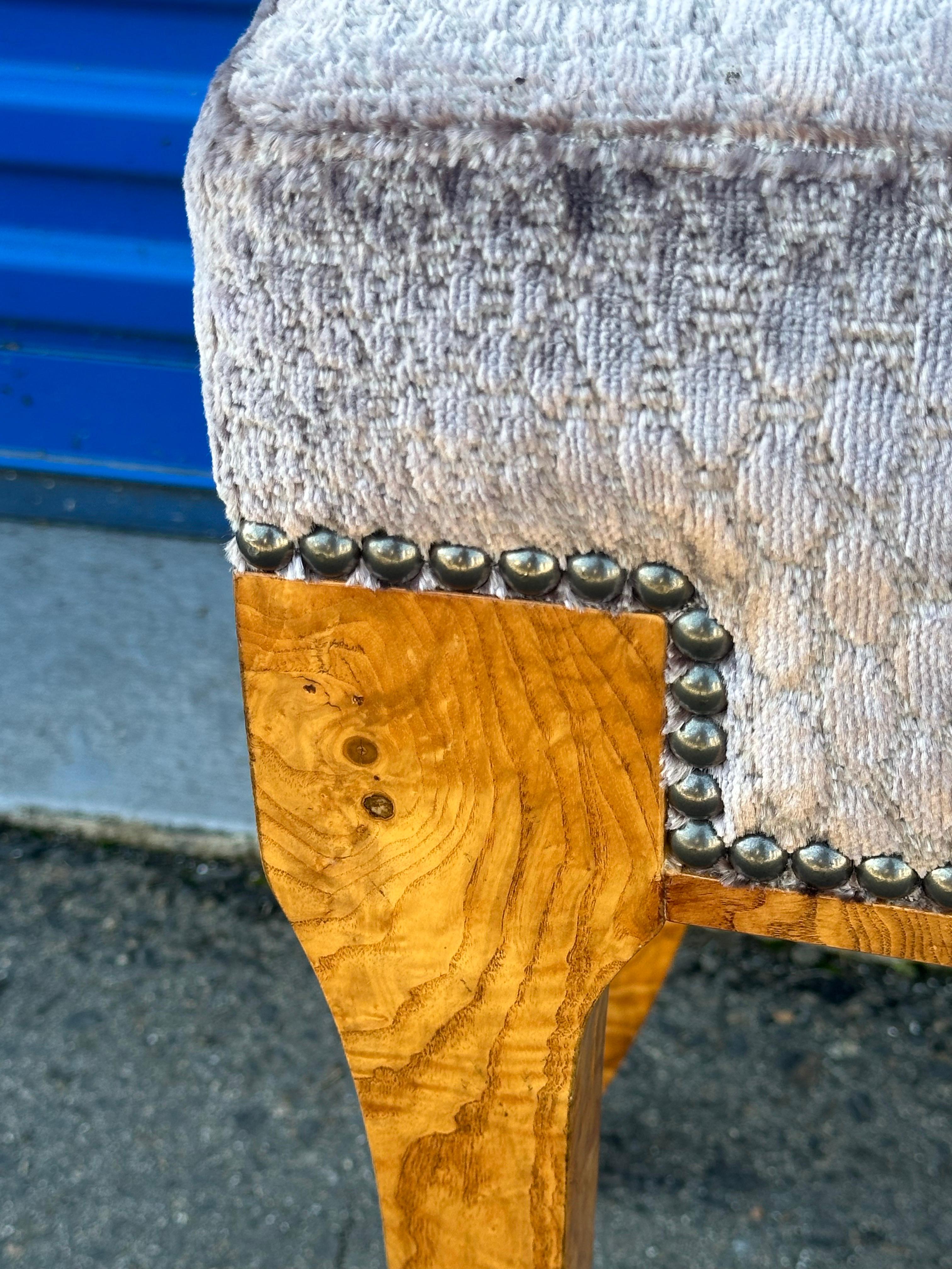 Banc de style Biedermeier avec pieds en ronce d'olivier de William Switzer en vente 6