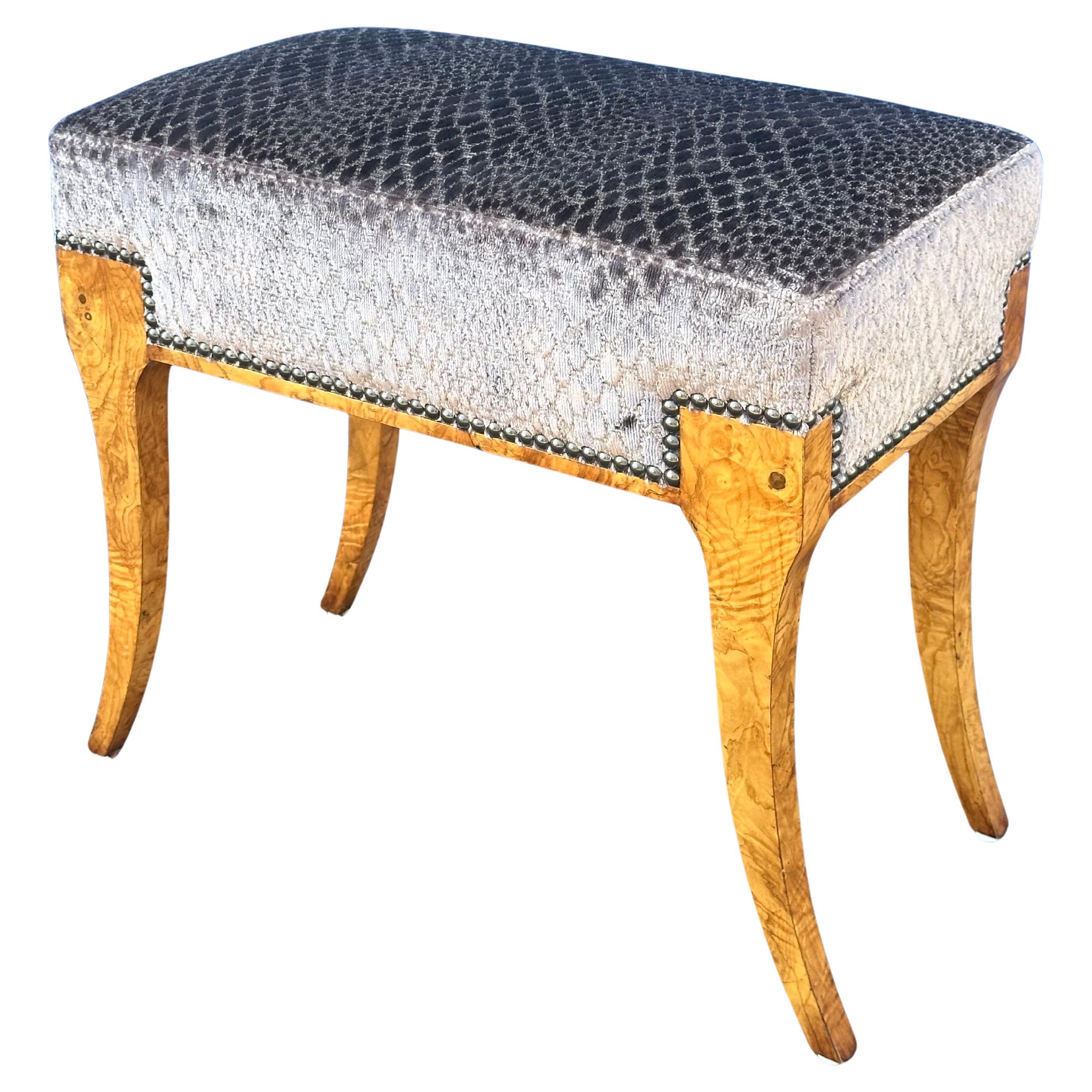 Canadien Banc de style Biedermeier avec pieds en ronce d'olivier de William Switzer en vente
