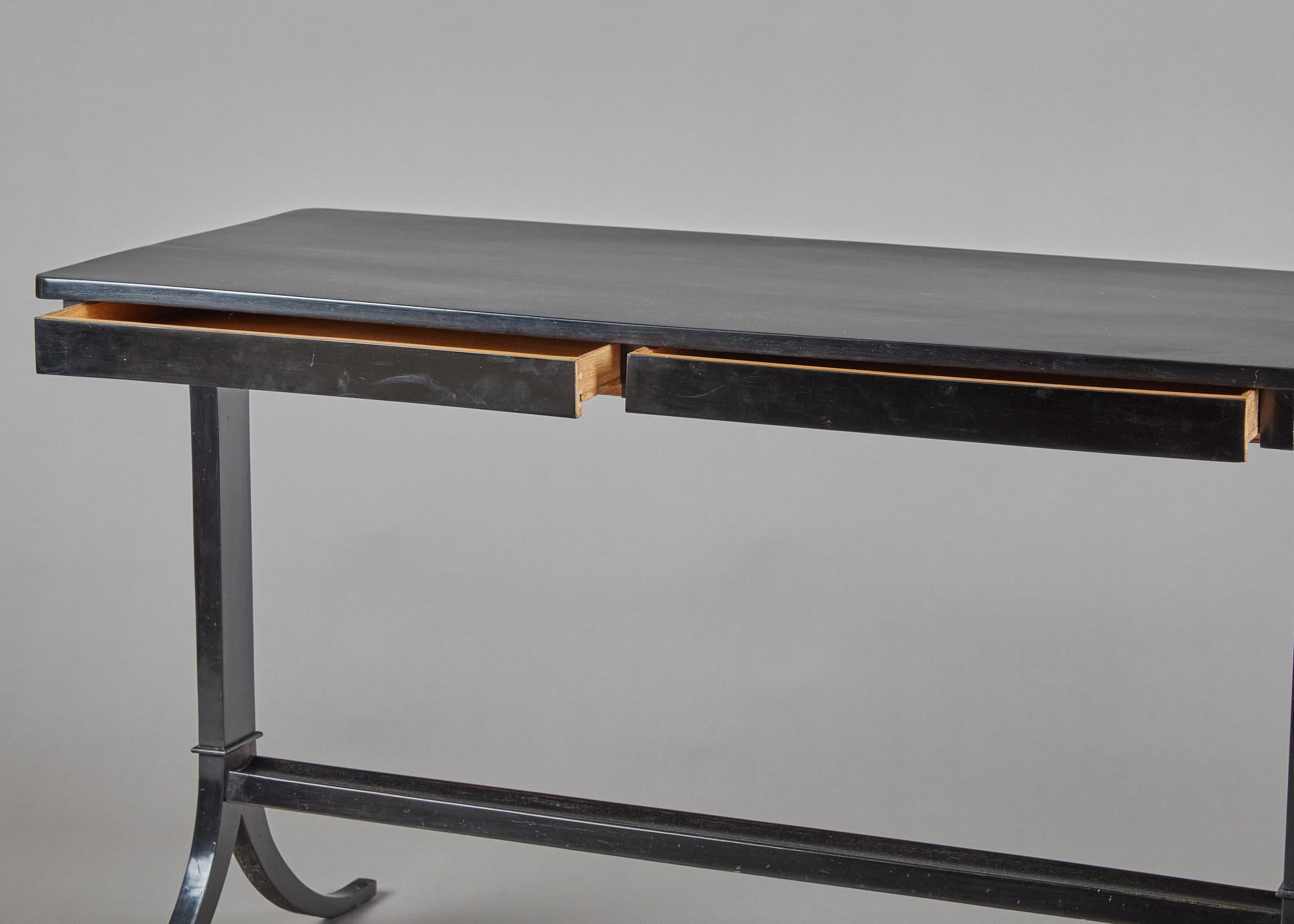 Austriaco Tavolo in lacca nera in stile Biedermeier in vendita