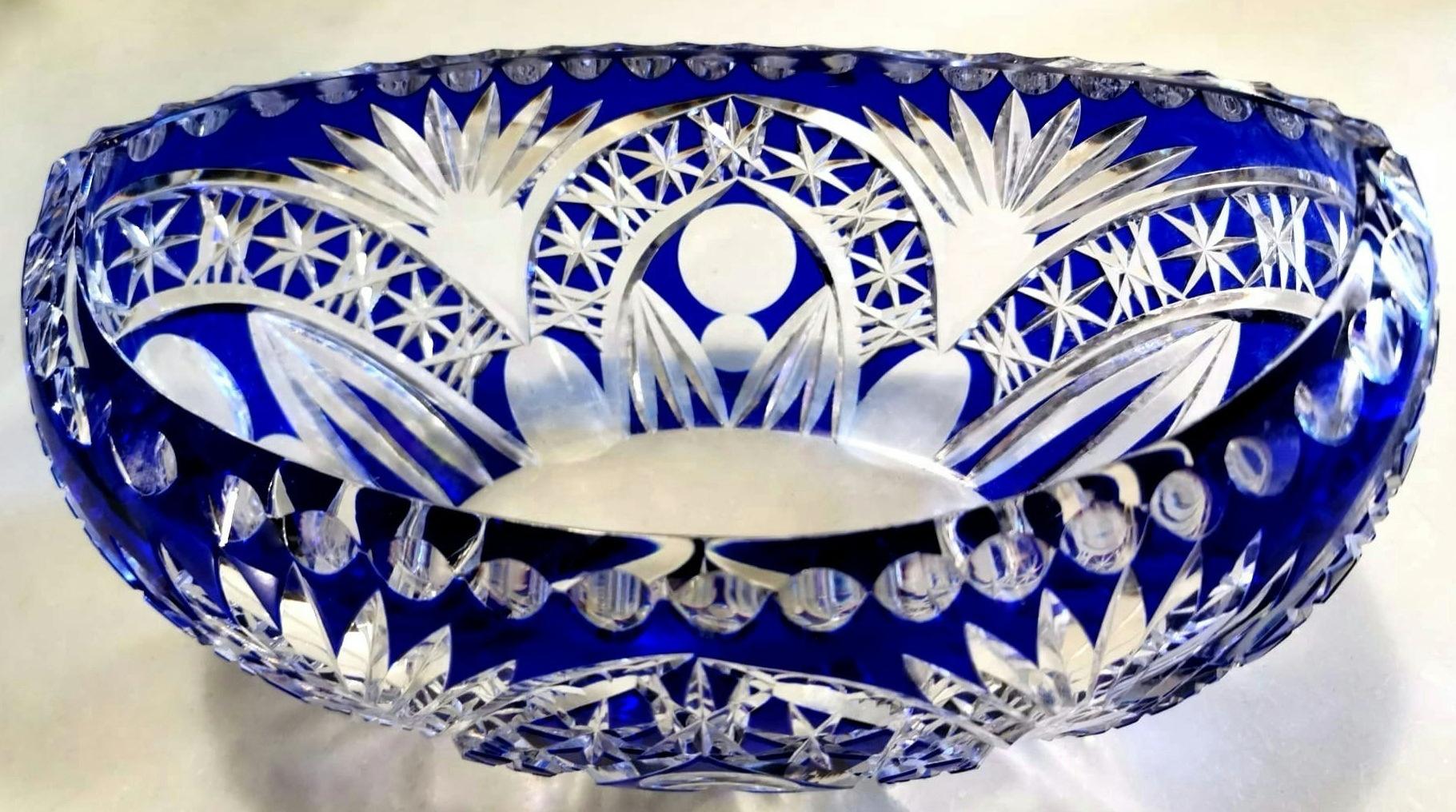 We kindly suggest you read the whole description, because with it we try to give you detailed technical and historical information to guarantee the authenticity of our objects.
Beautiful and particular blue crystal bowl; made between 1950 and 1953