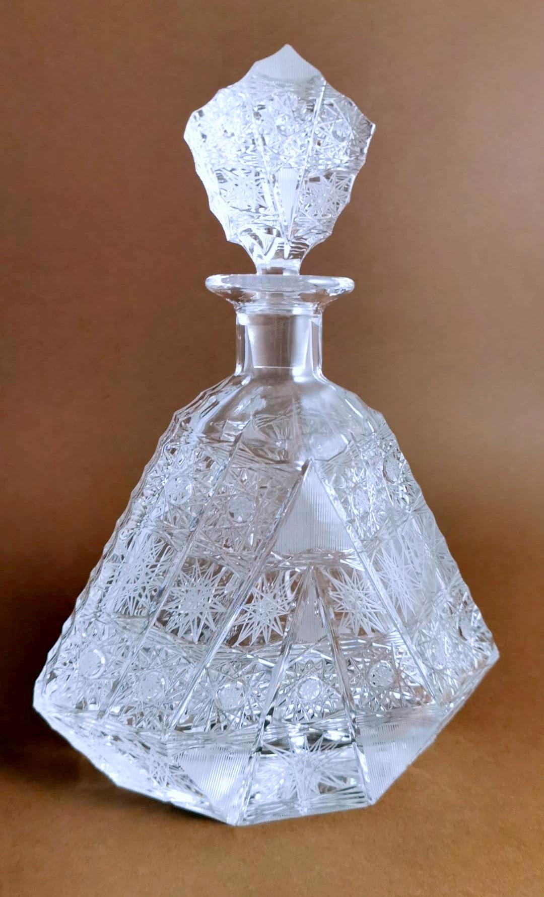 We kindly suggest that you read the entire description, as with it we try to give you detailed technical and historical information to guarantee the authenticity of our objects.
Hand-cut and ground crystal bottle; its shape is unusual and peculiar,