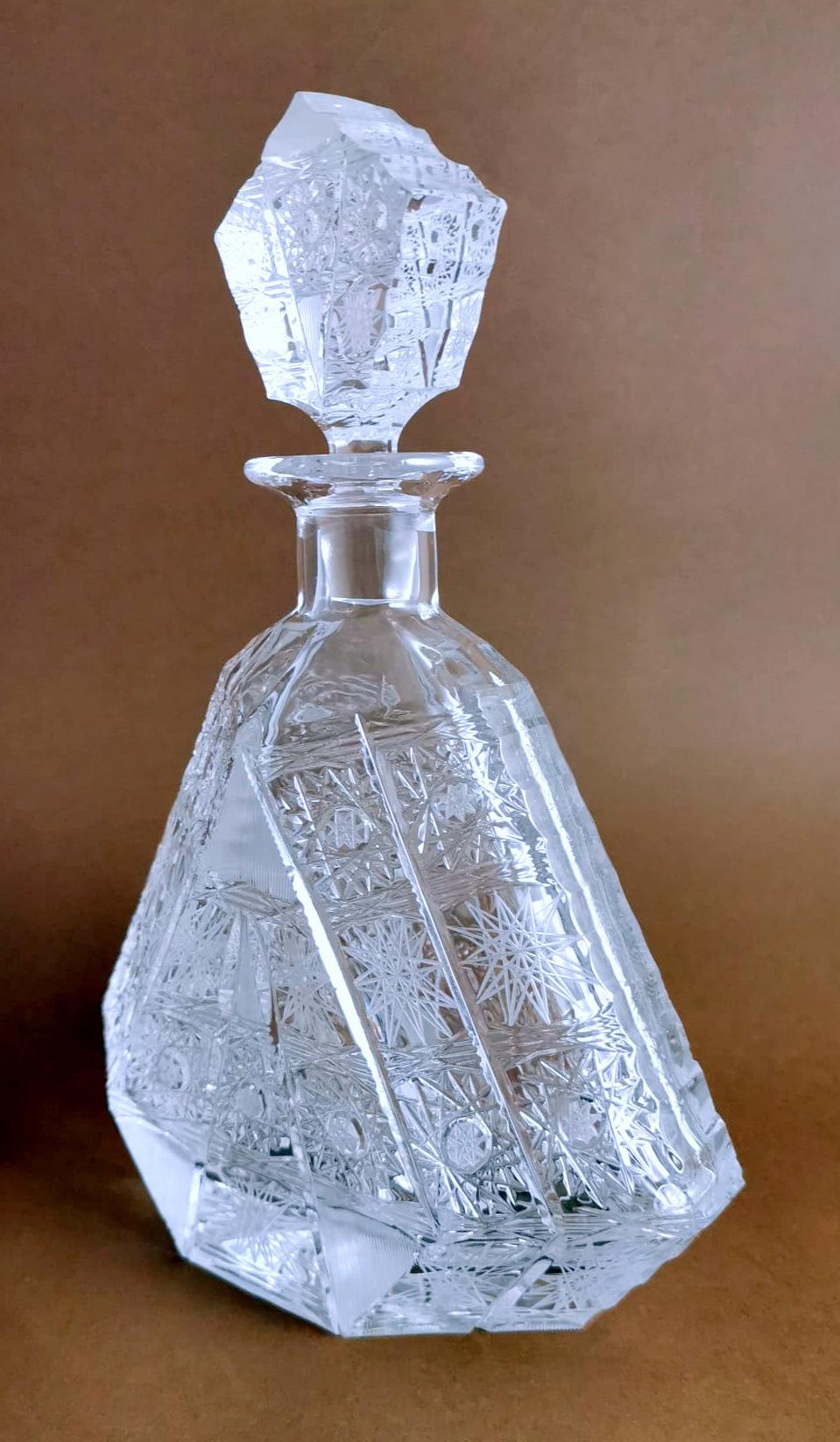Likörflasche aus Kristall im Biedermeier-Stil mit böhmischem Schliff und Grund (Handgefertigt) im Angebot