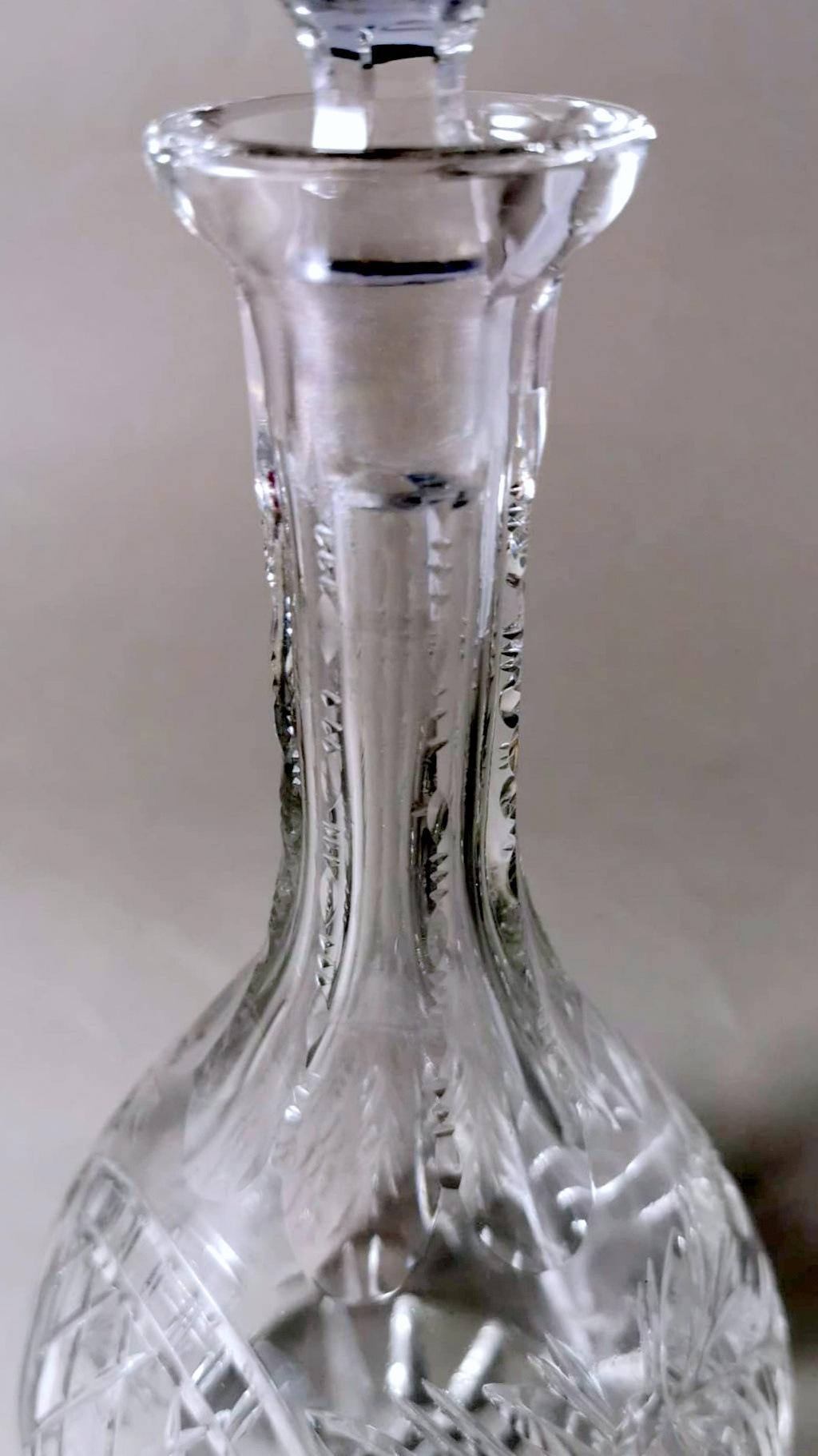 Bouteille à liqueur bohème de style Biedermeier, taillée à la main et fondée en cristal de Bohème. en vente 9