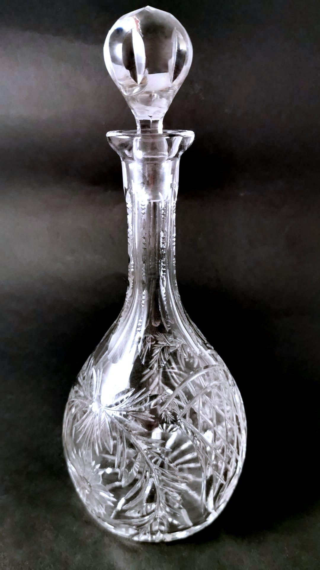 We kindly suggest that you read the entire description, as we try to give you detailed technical and historical information to guarantee the authenticity of our objects. Bottle from Bohemia made of hand-cut and ground crystal; it has a classic bulb