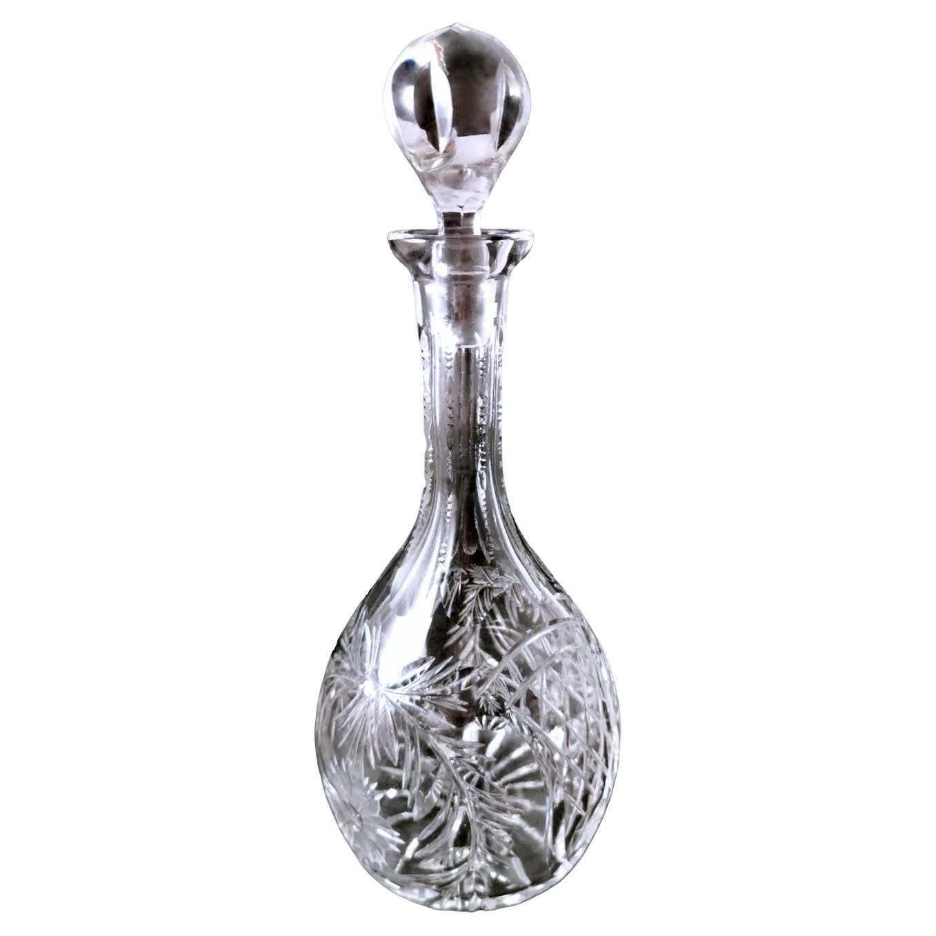 Botella de licor de cristal tallado a mano y esmerilado de estilo bohemio Biedermeier.