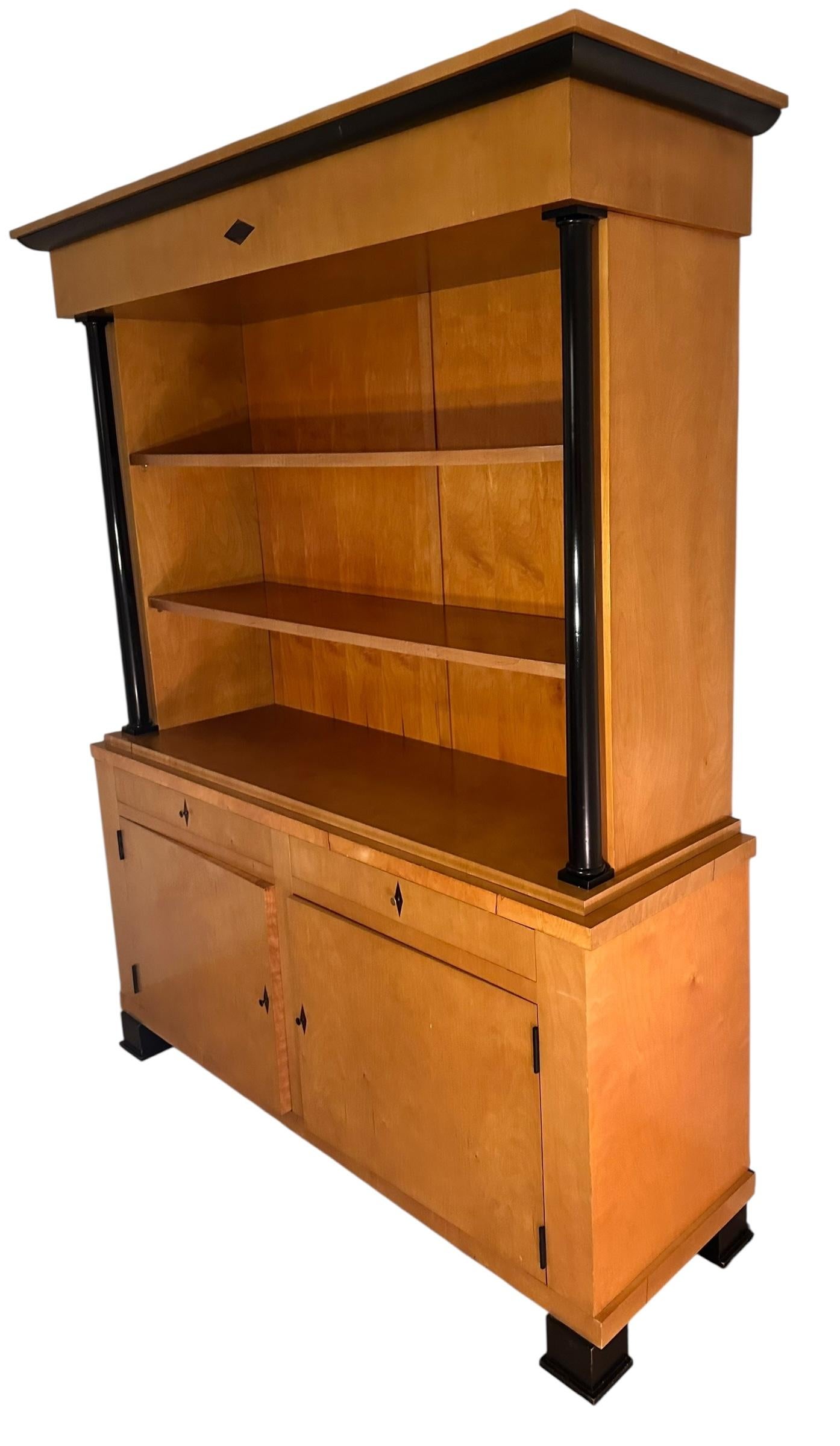 Libreria in stile Biedermeier-Vienna di Woods of Los Angeles.