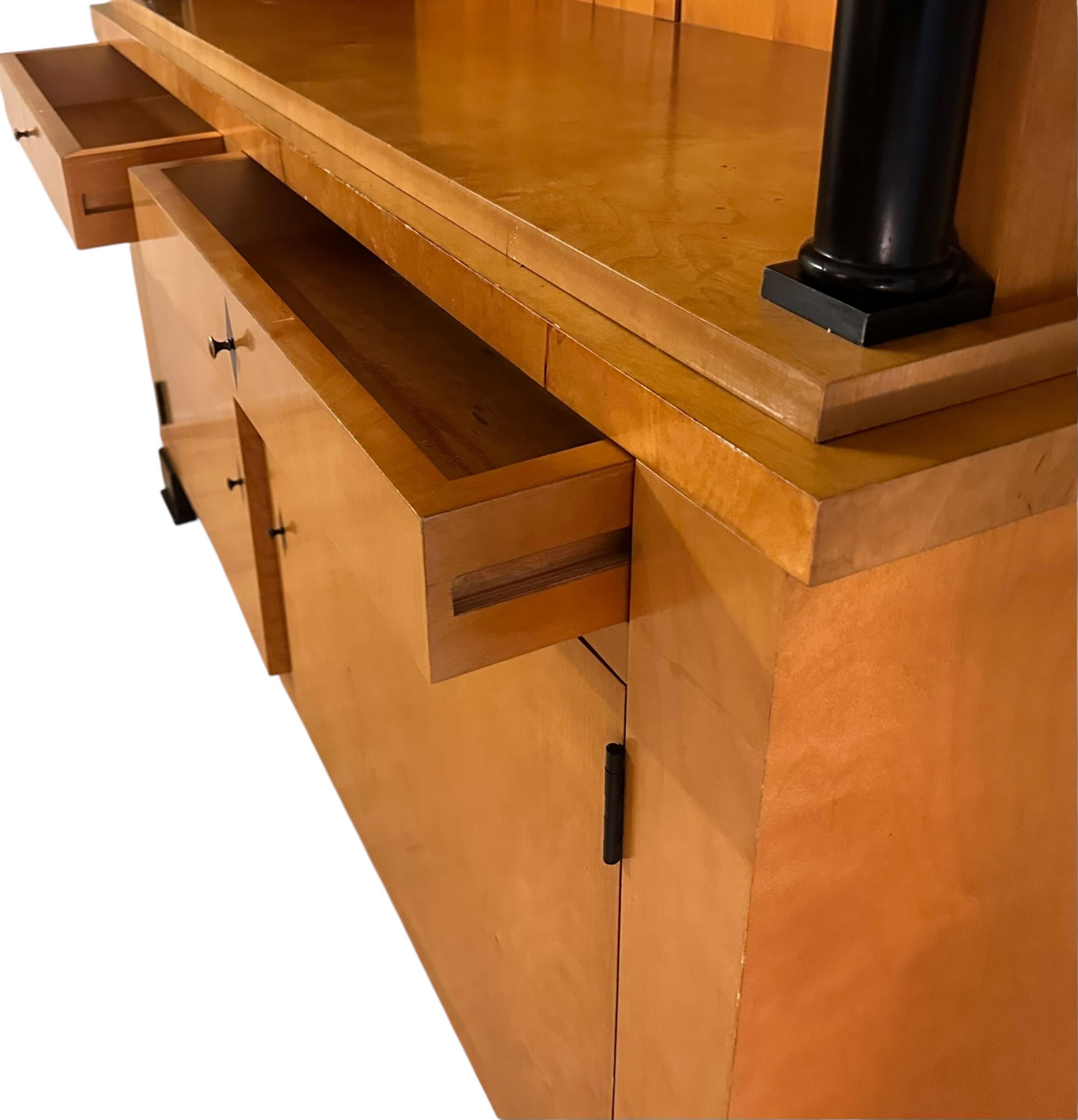 Fine XX secolo Libreria in stile Biedermeier-Vienna di Wood Woods of Los Angeles in vendita